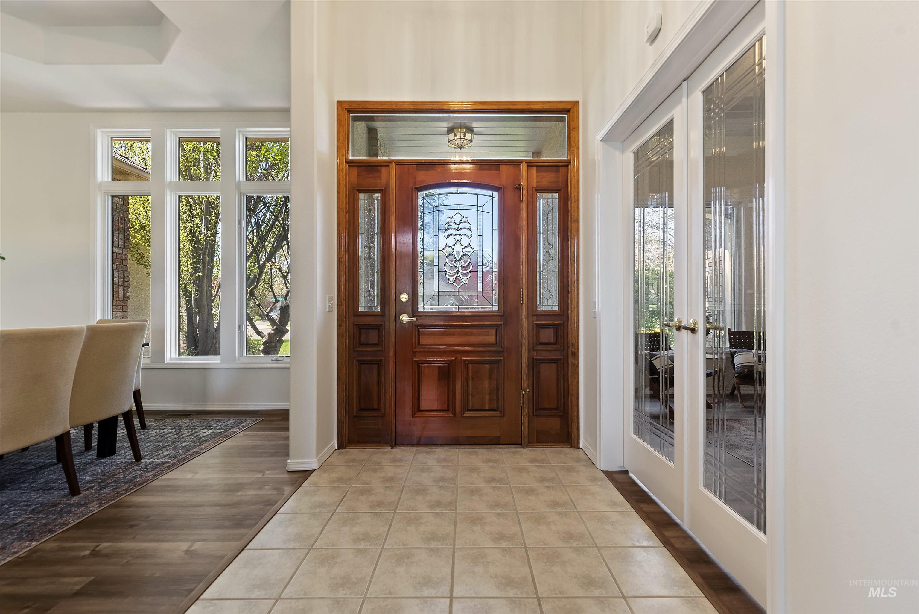 5402 N Hickory Burr