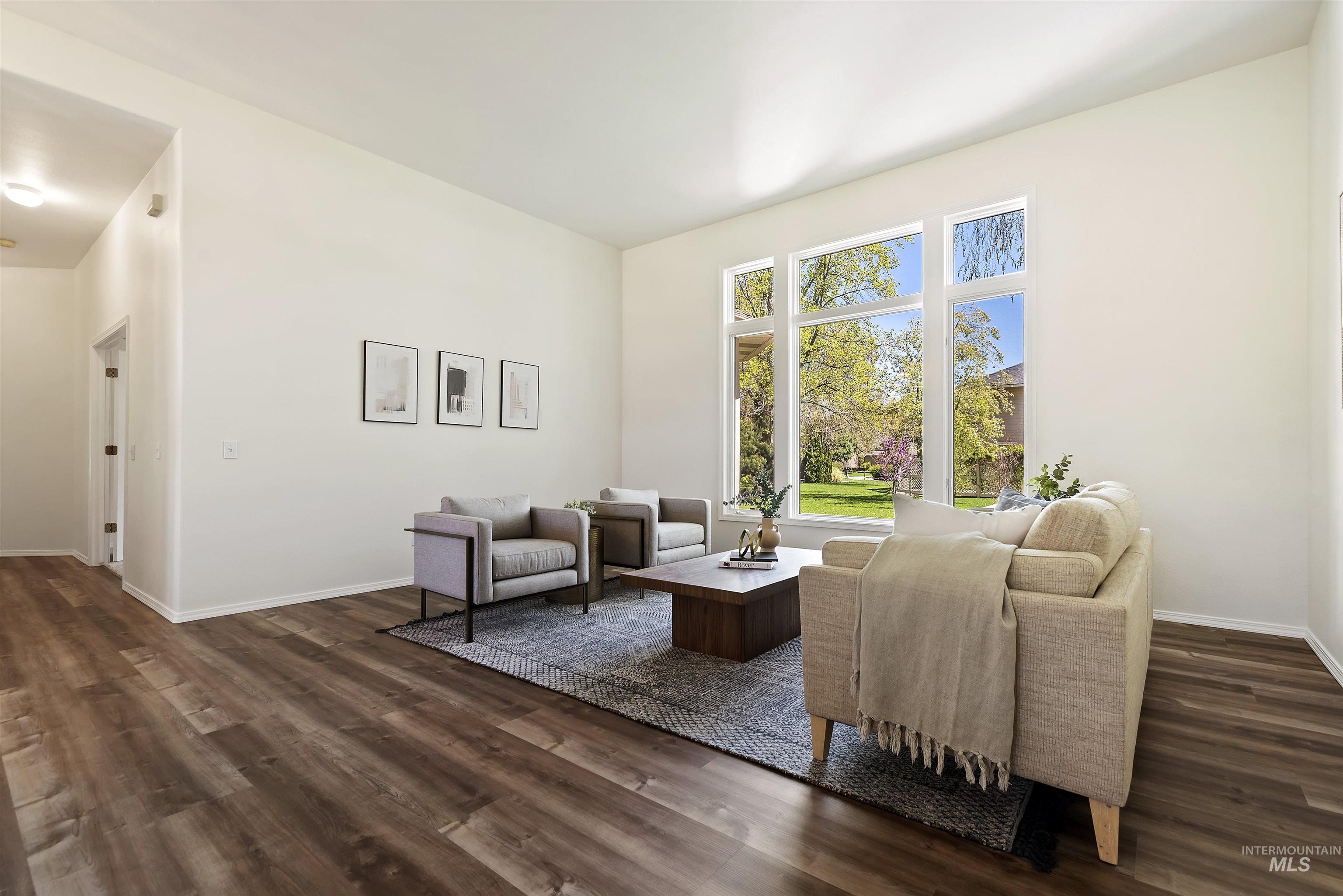 5402 N Hickory Burr