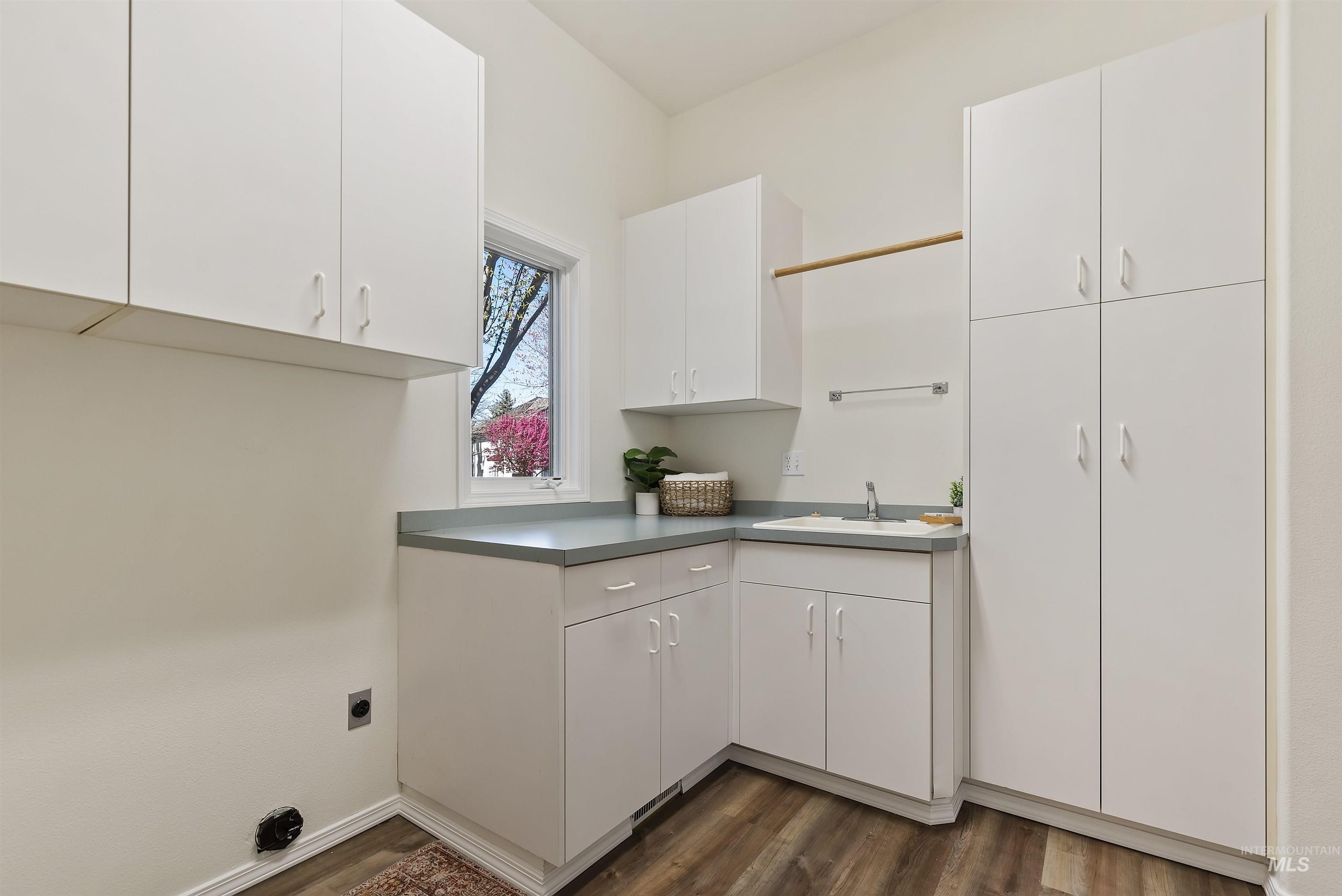 5402 N Hickory Burr