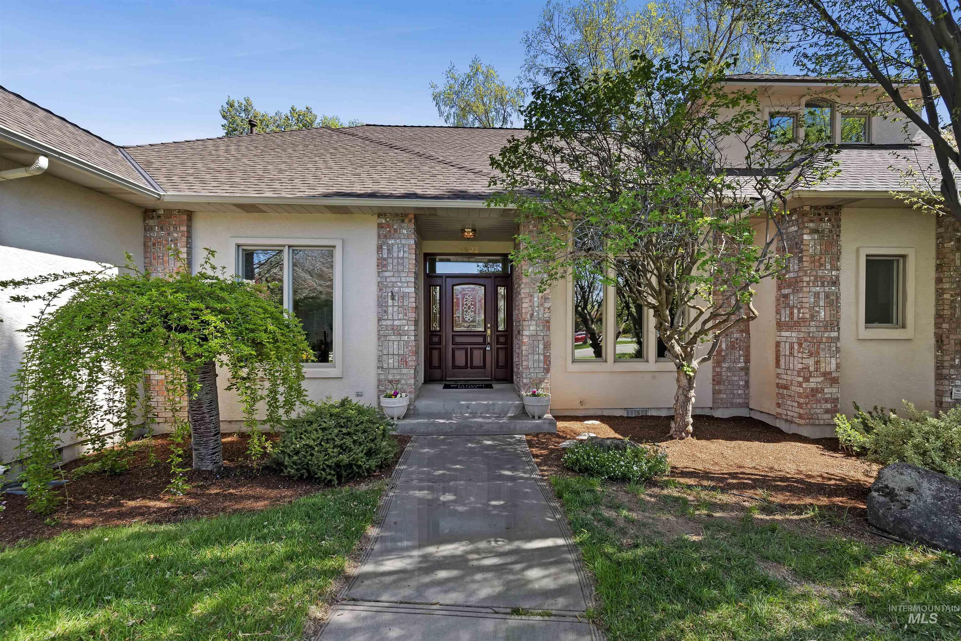 5402 N Hickory Burr