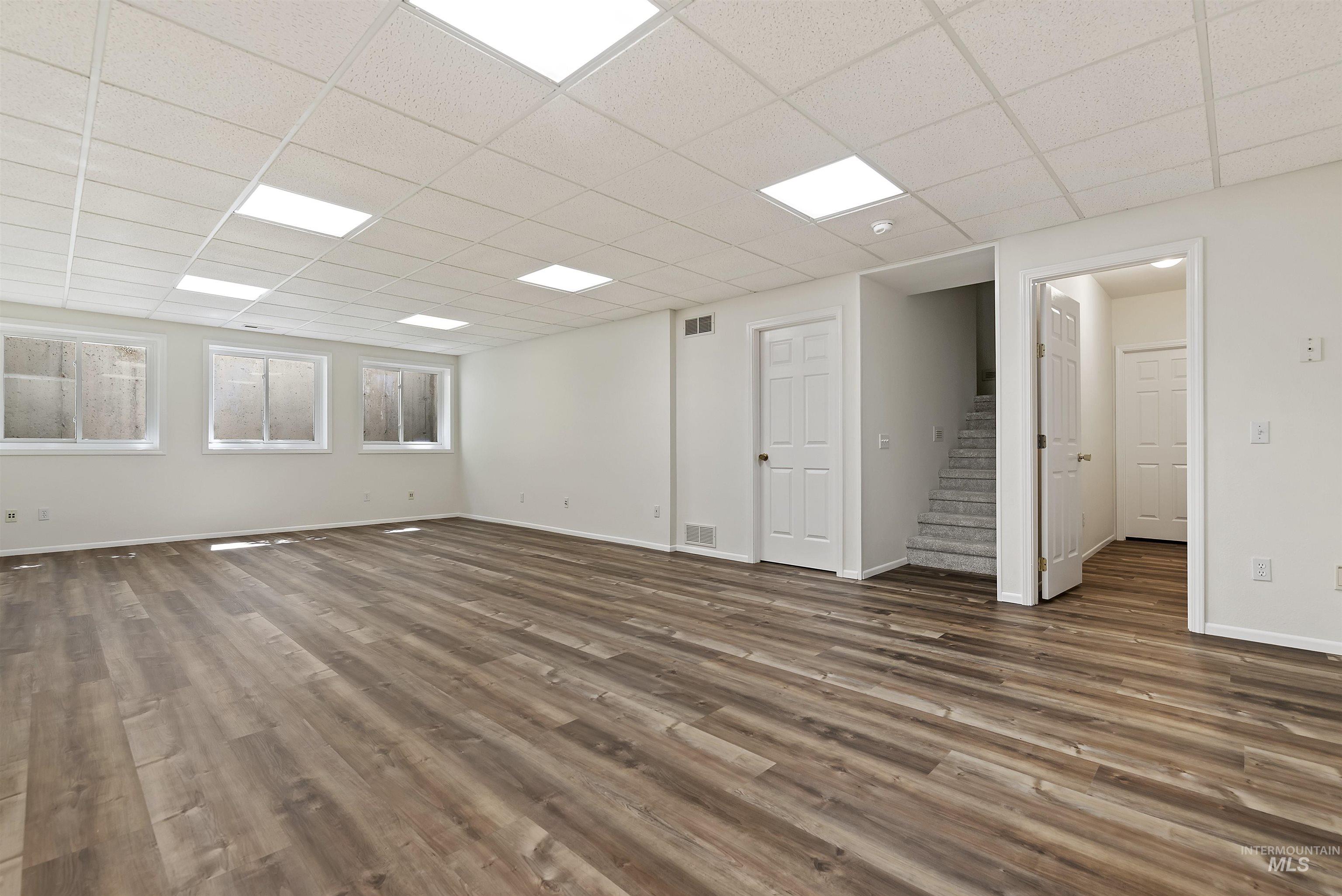 5402 N Hickory Burr