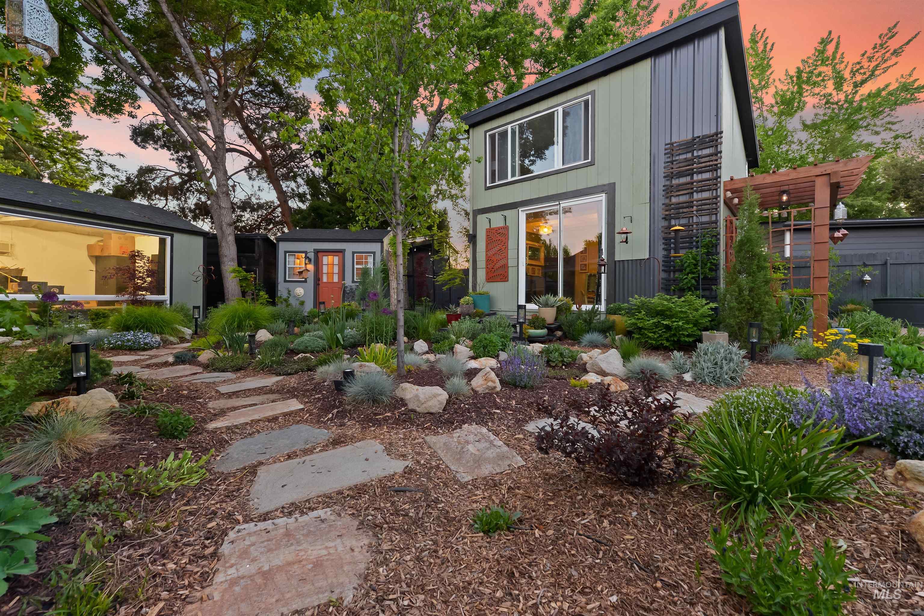 3140 N Whitman