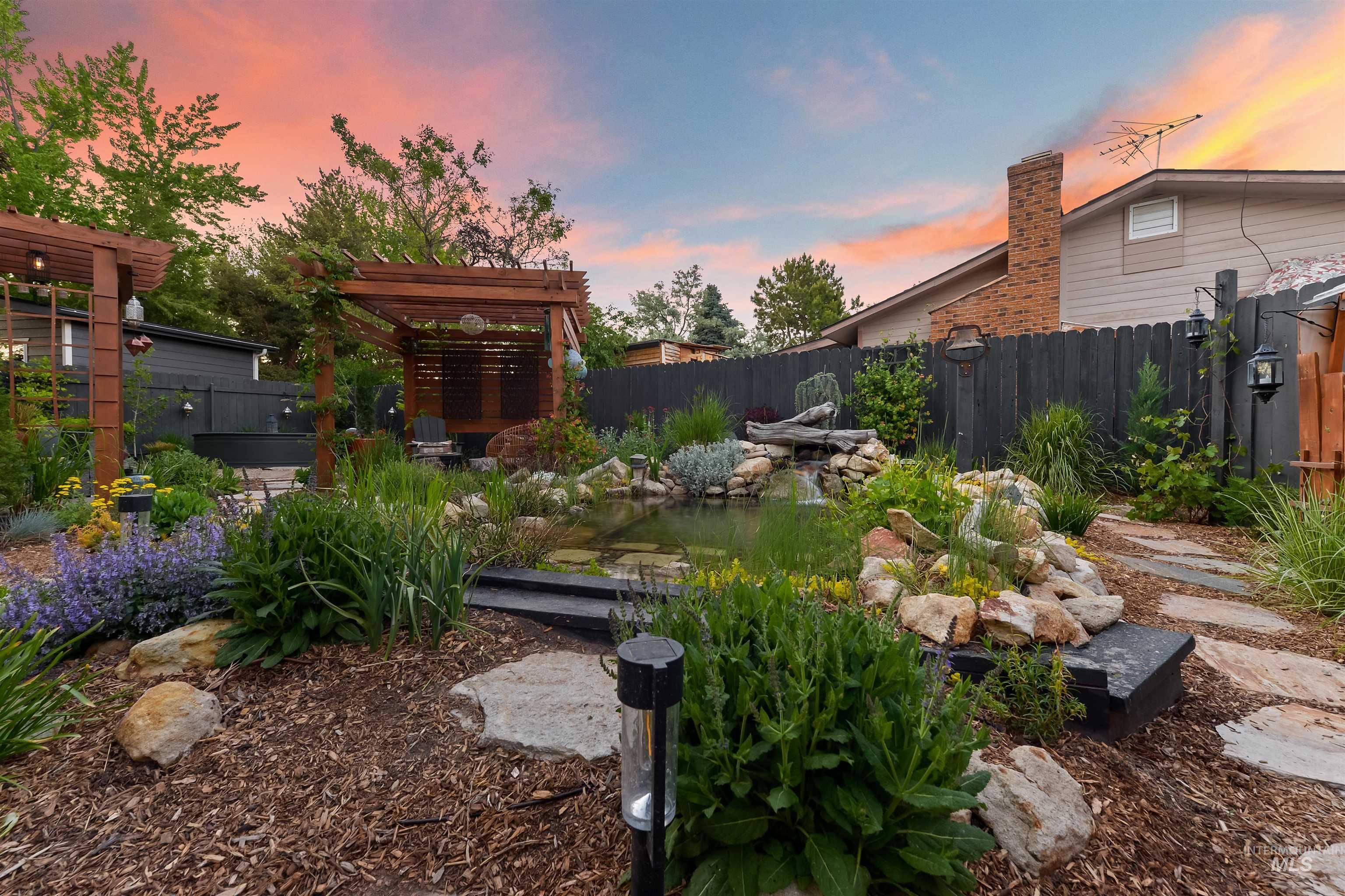 3140 N Whitman