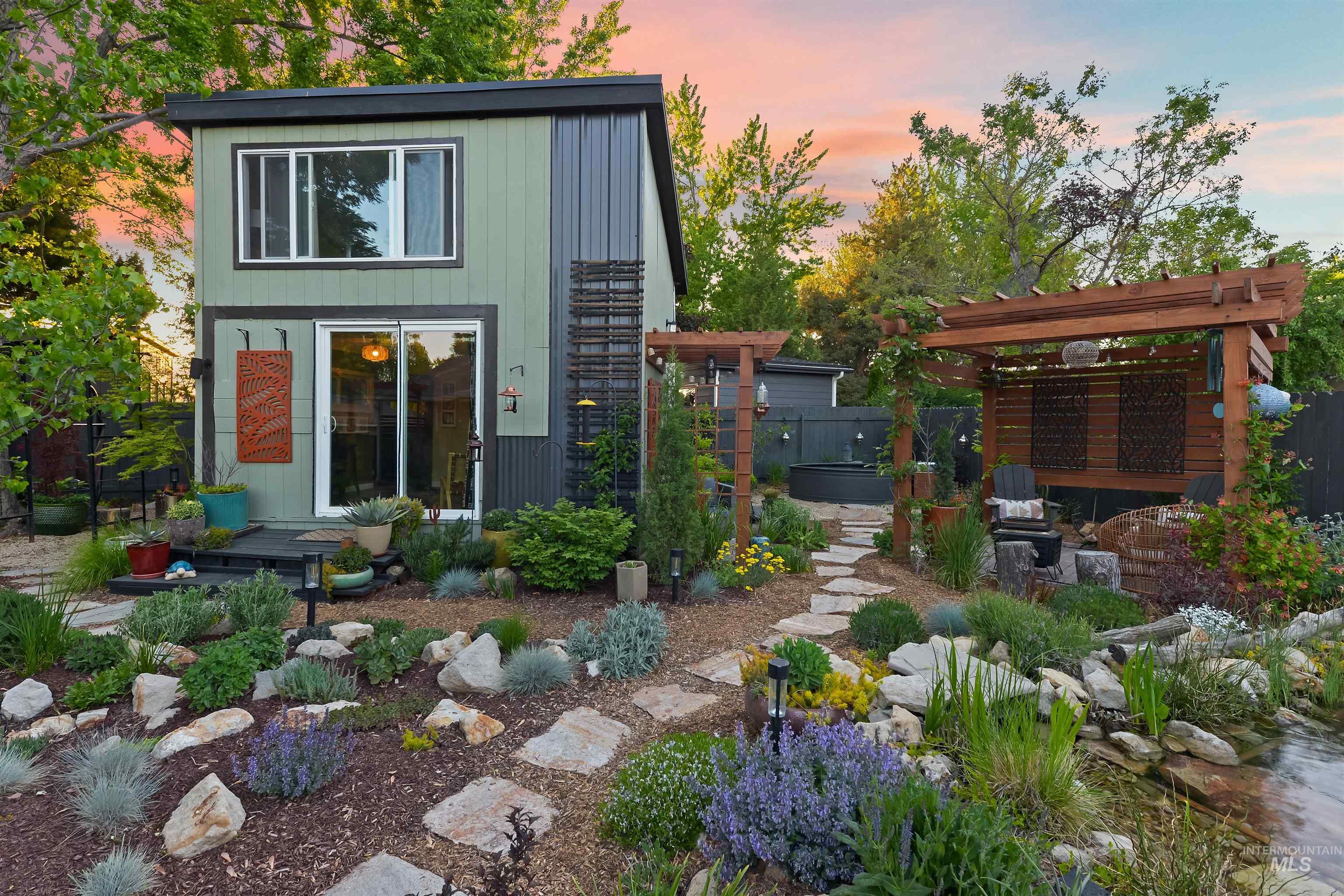 3140 N Whitman