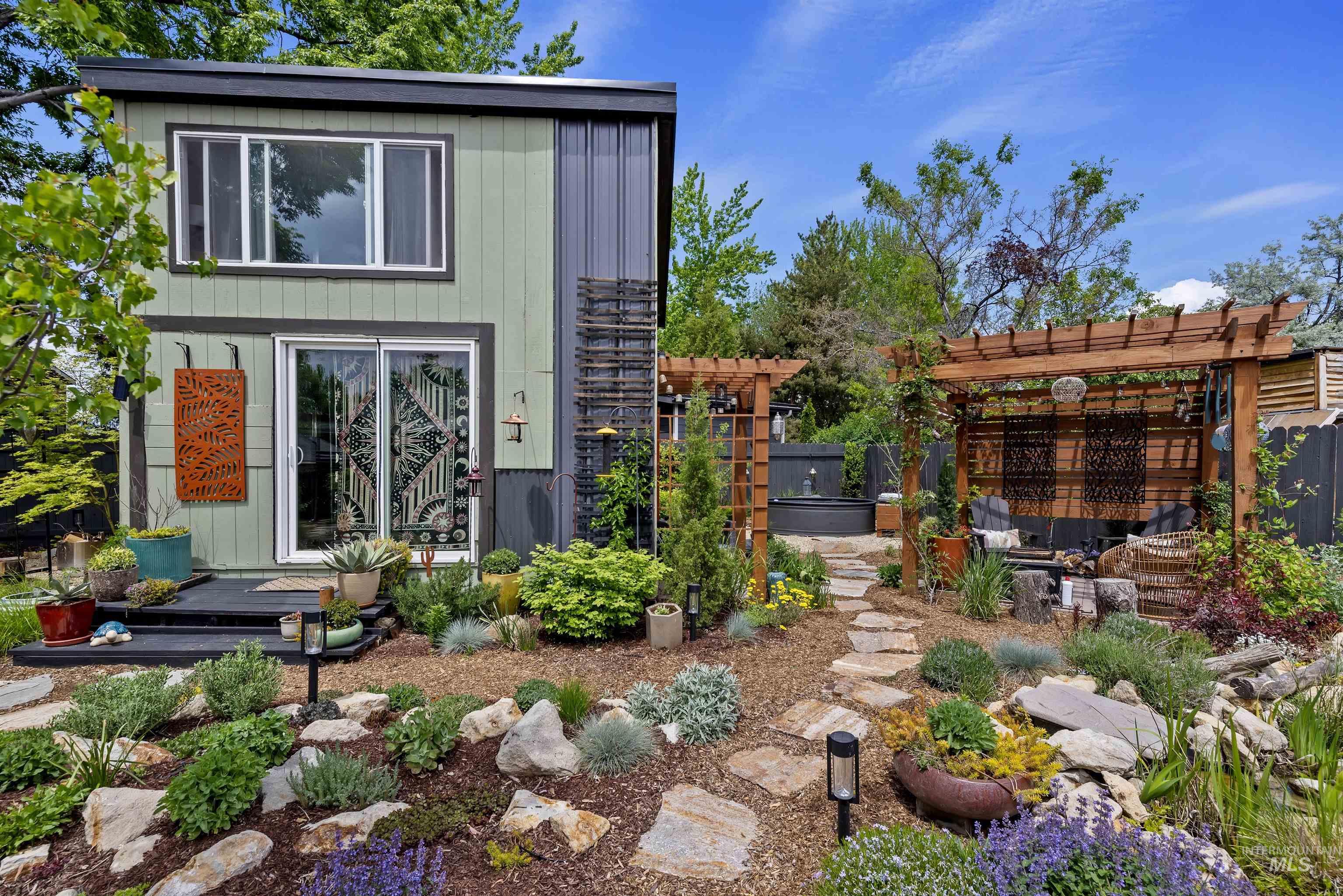 3140 N Whitman