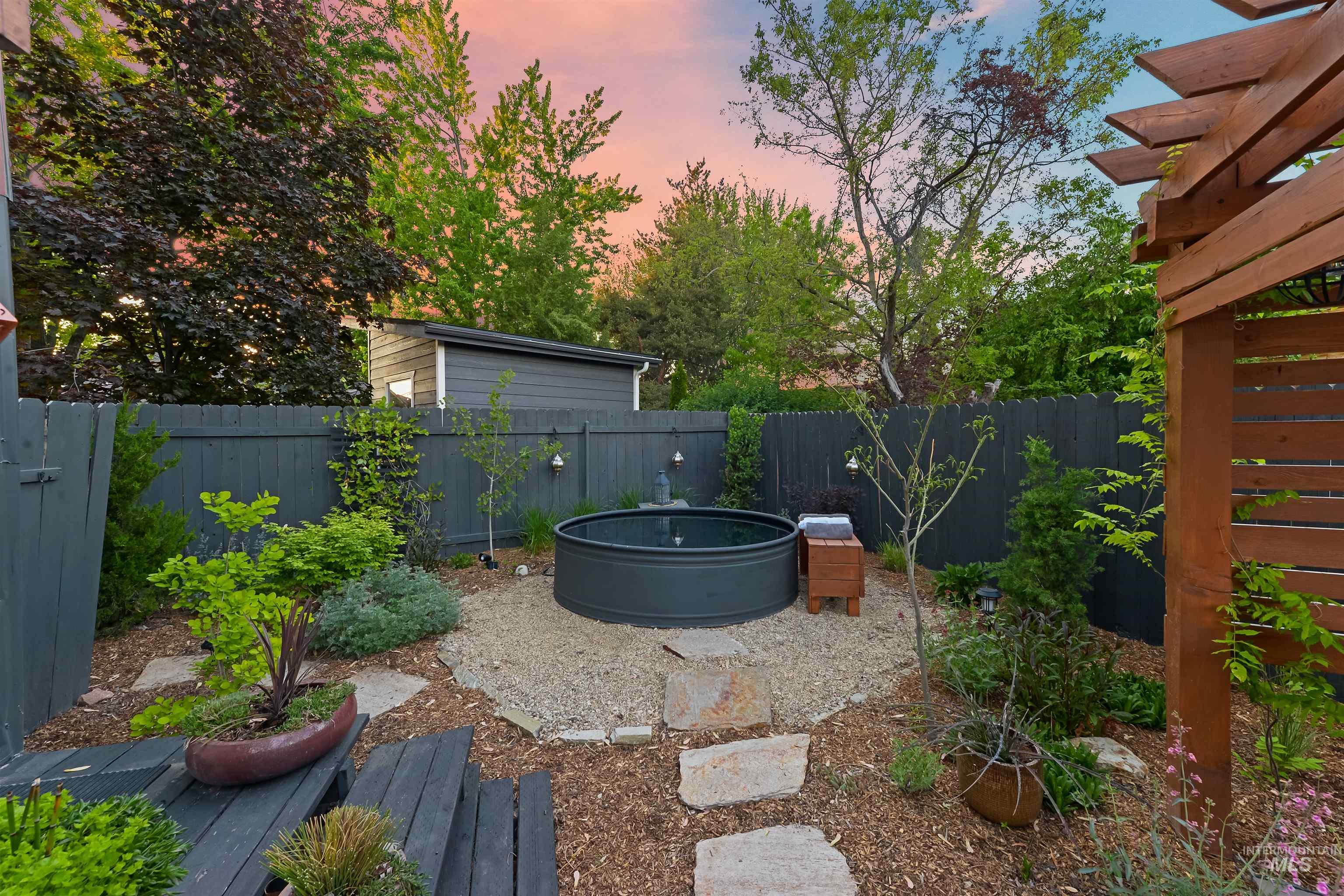 3140 N Whitman