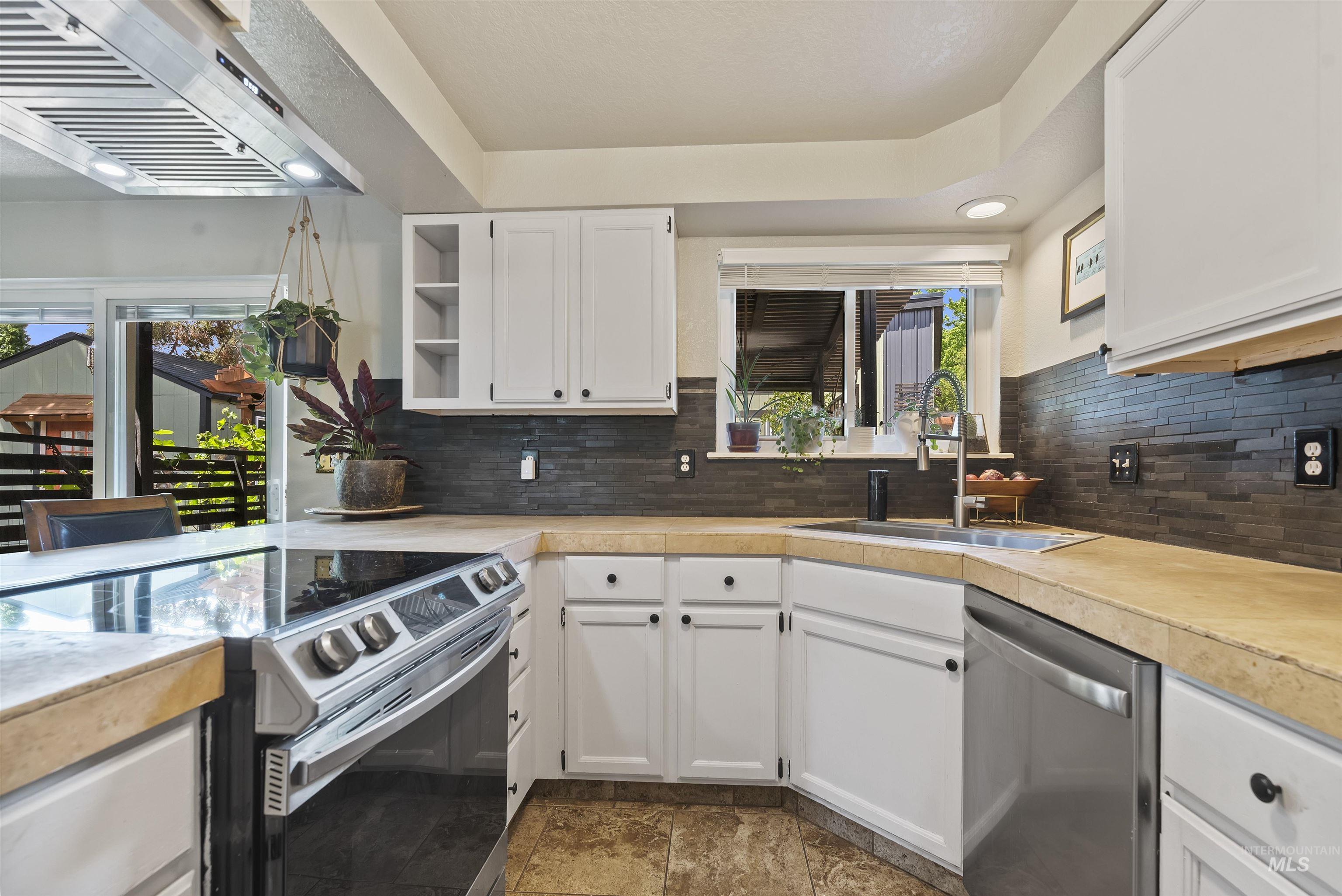 3140 N Whitman