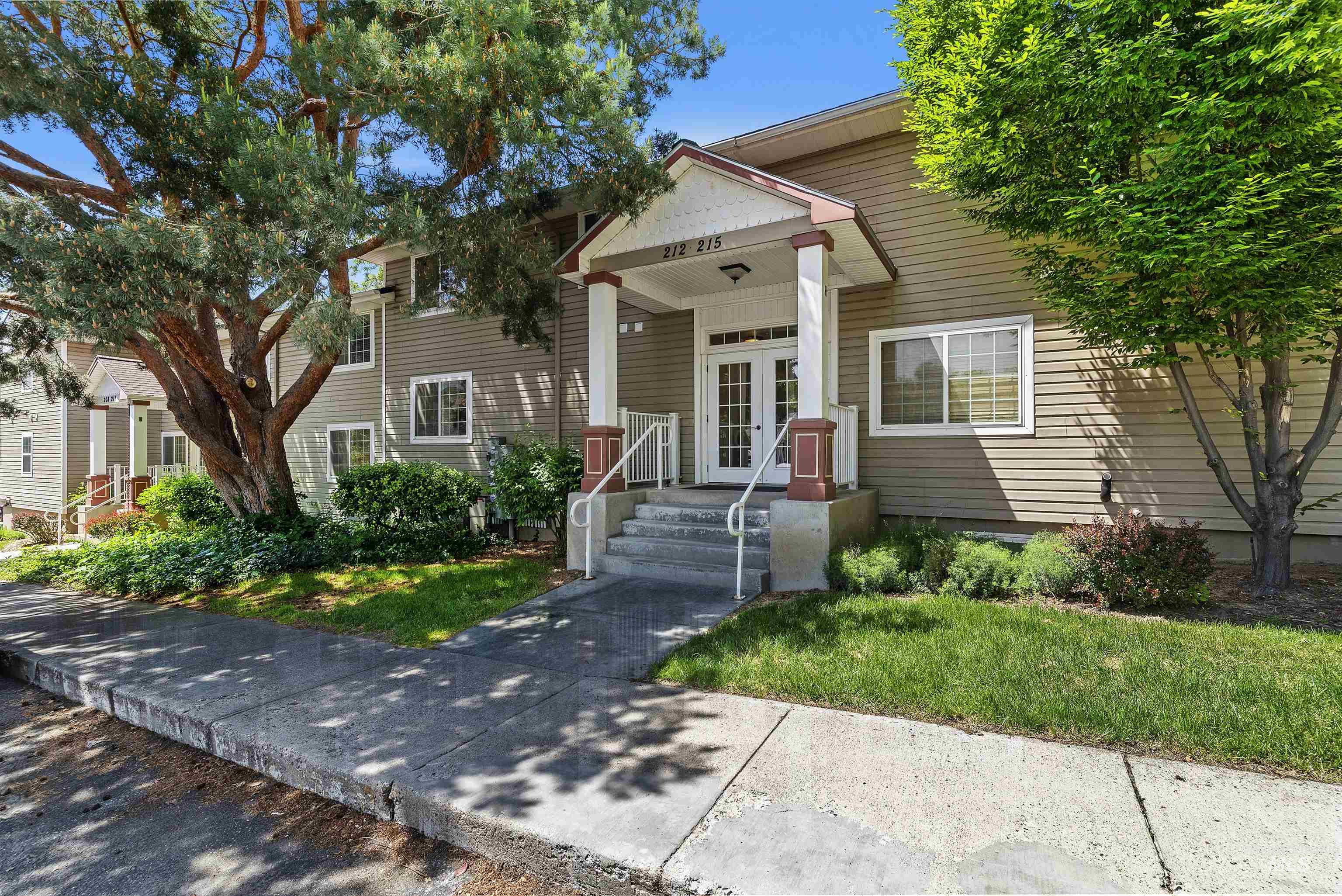 213 Village Lane