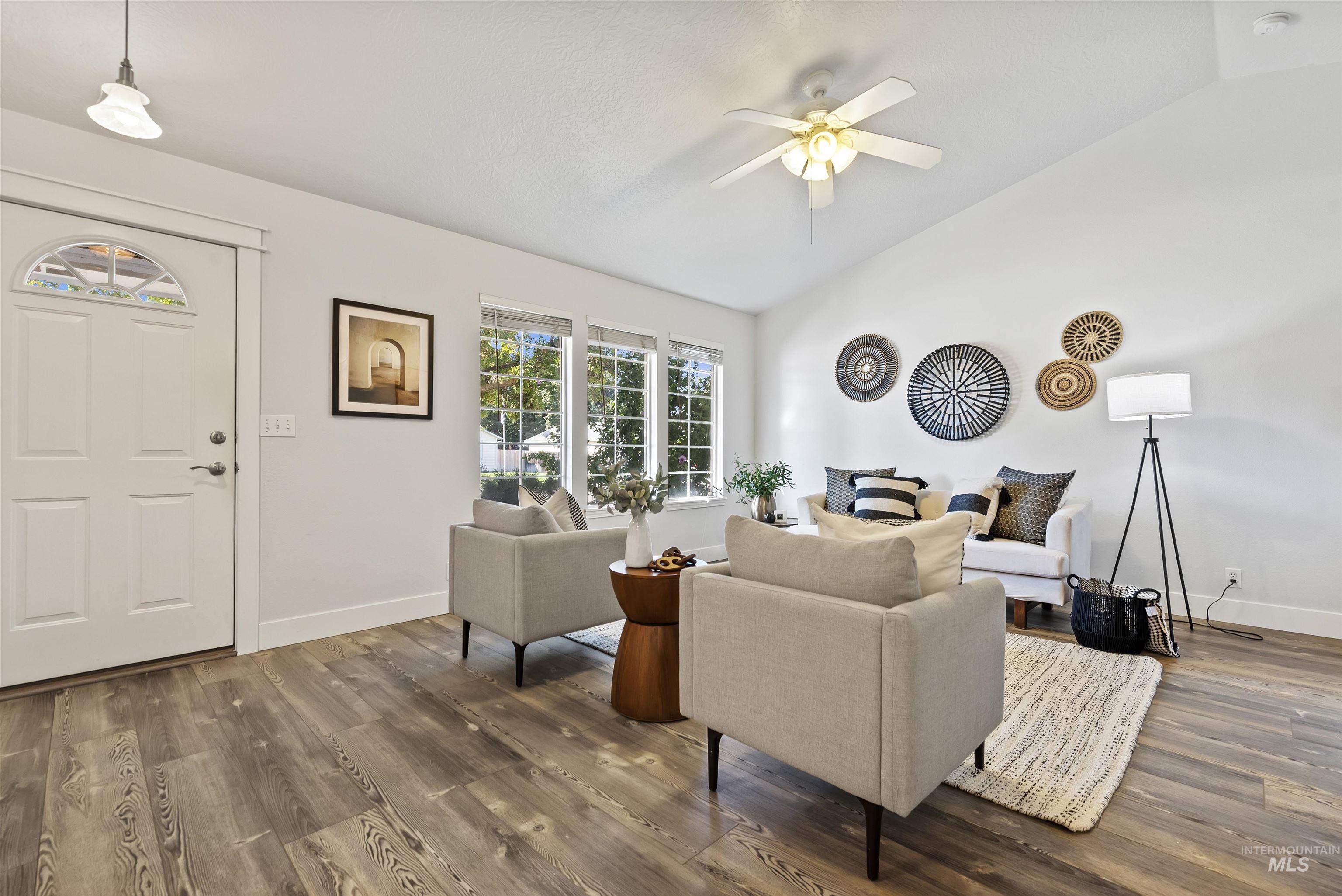 1334 E Cougar Creek