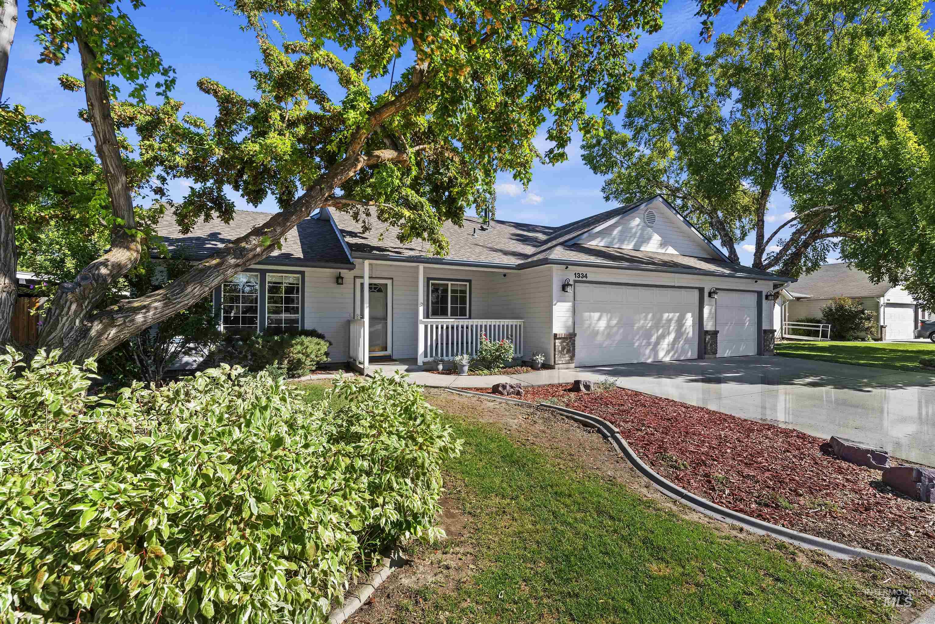 1334 E Cougar Creek