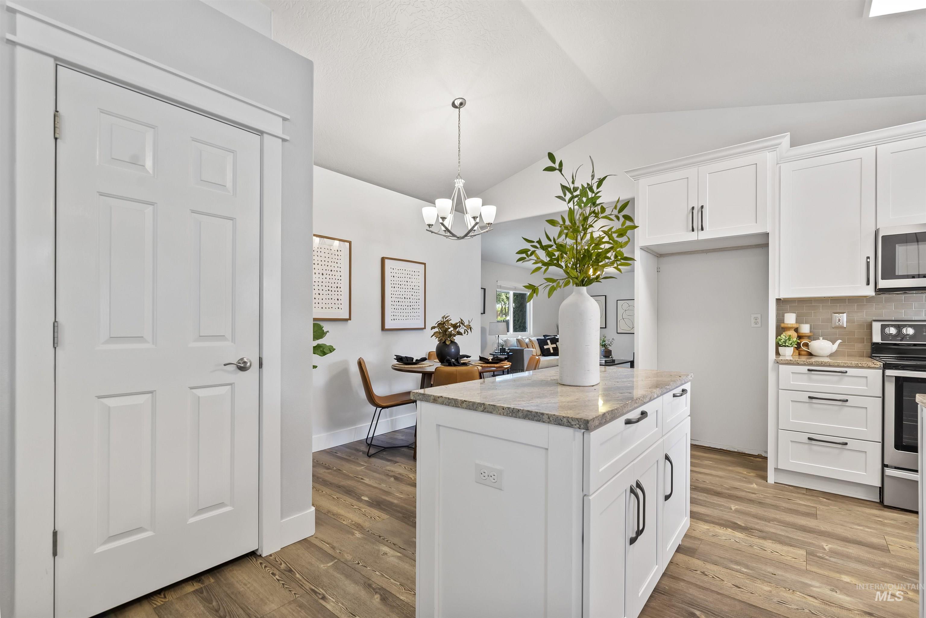 1334 E Cougar Creek