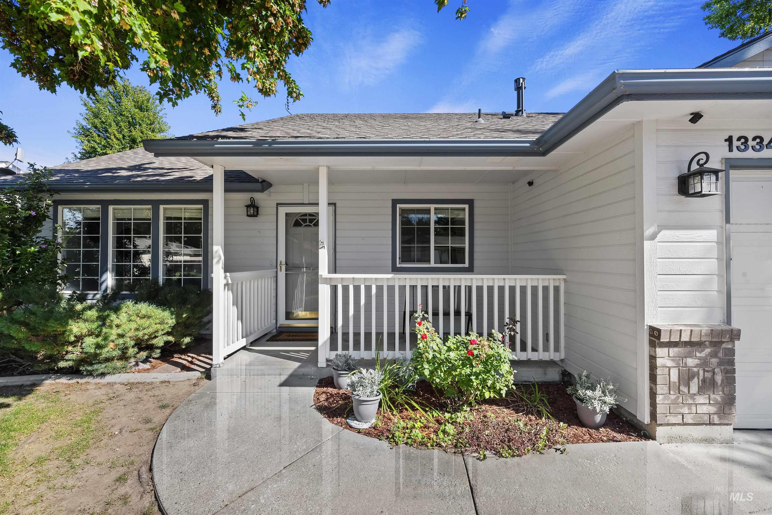 1334 E Cougar Creek