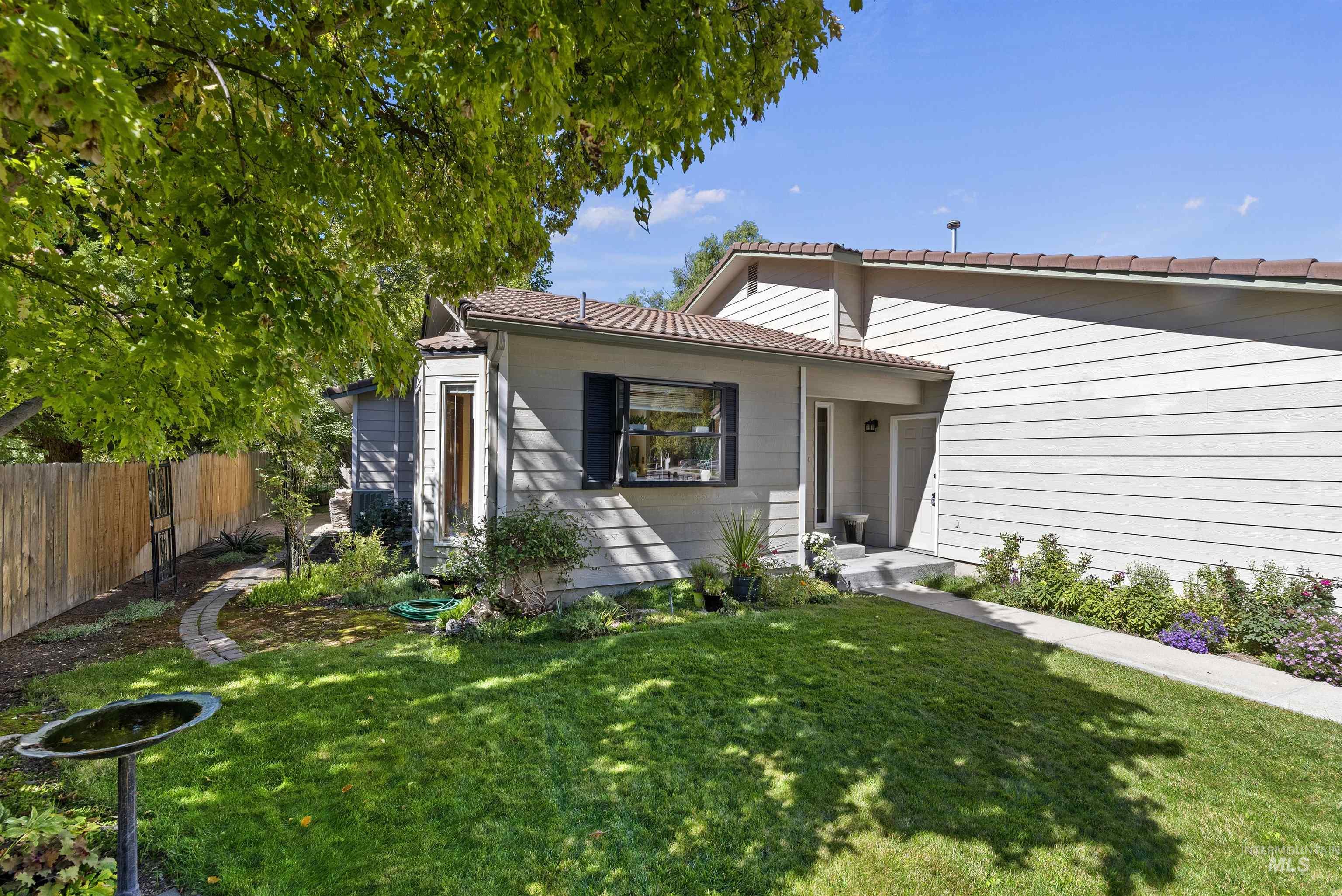 5813 W Gate House Court