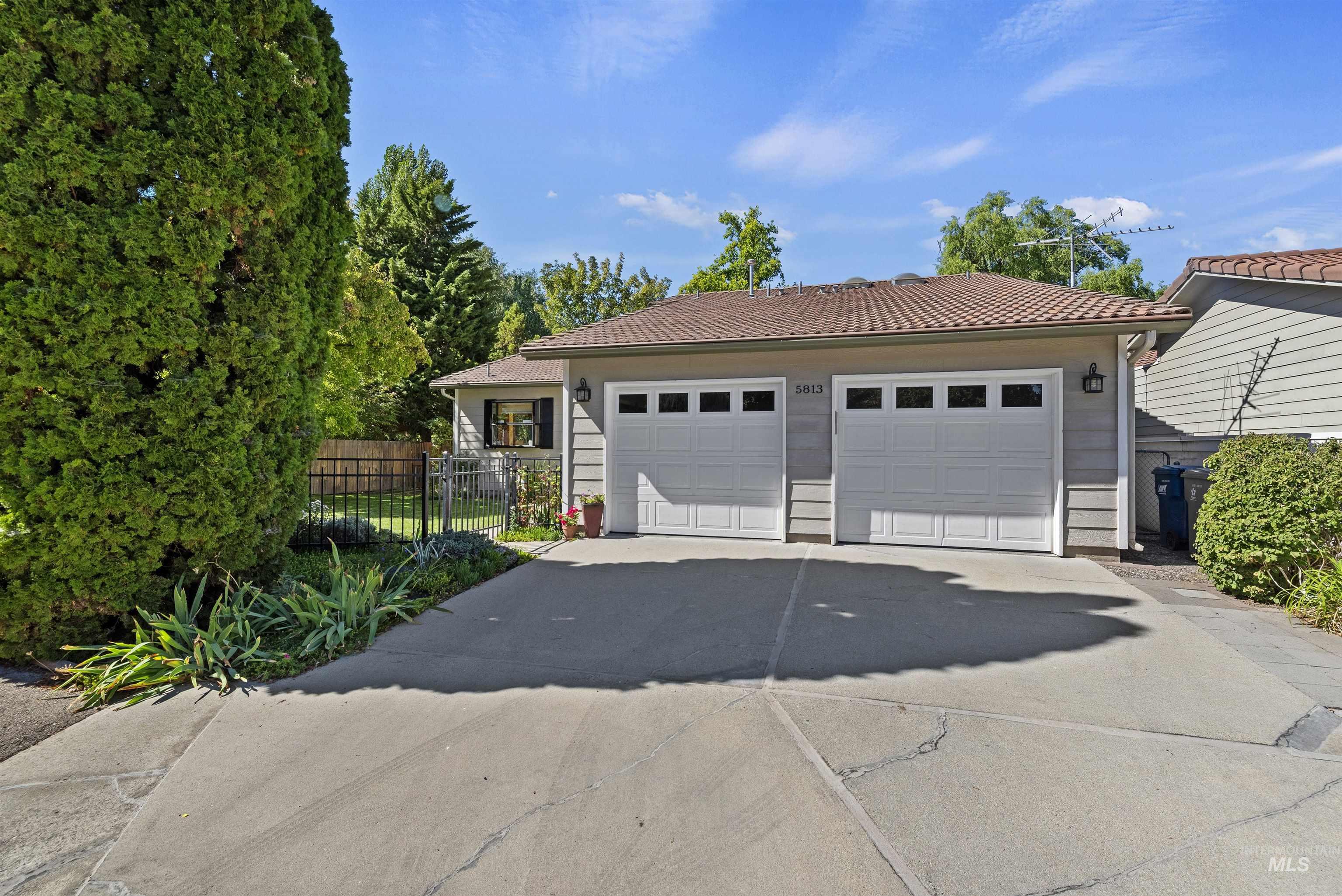 5813 W Gate House Court