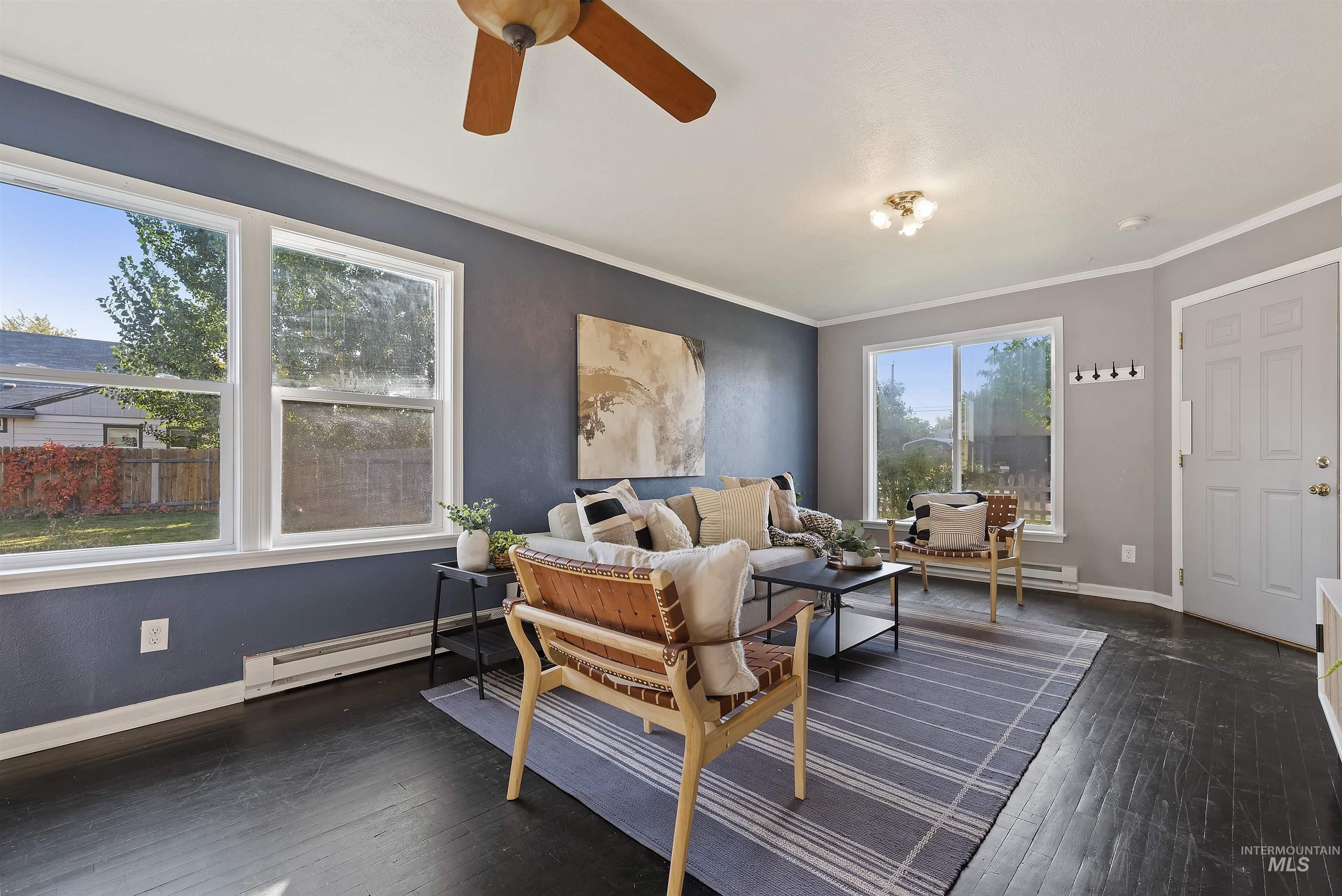 706 W Elwood Drive