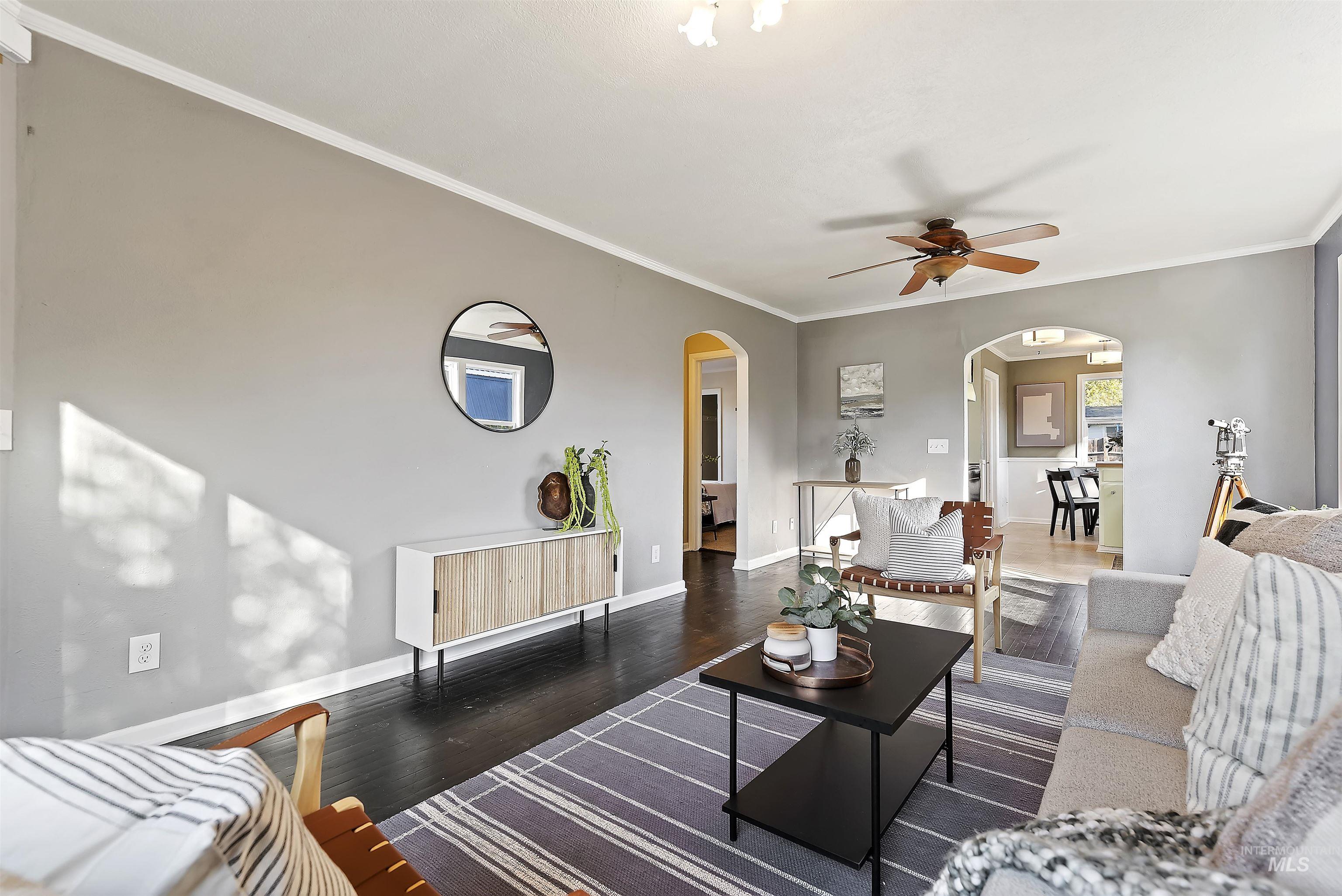 706 W Elwood Drive