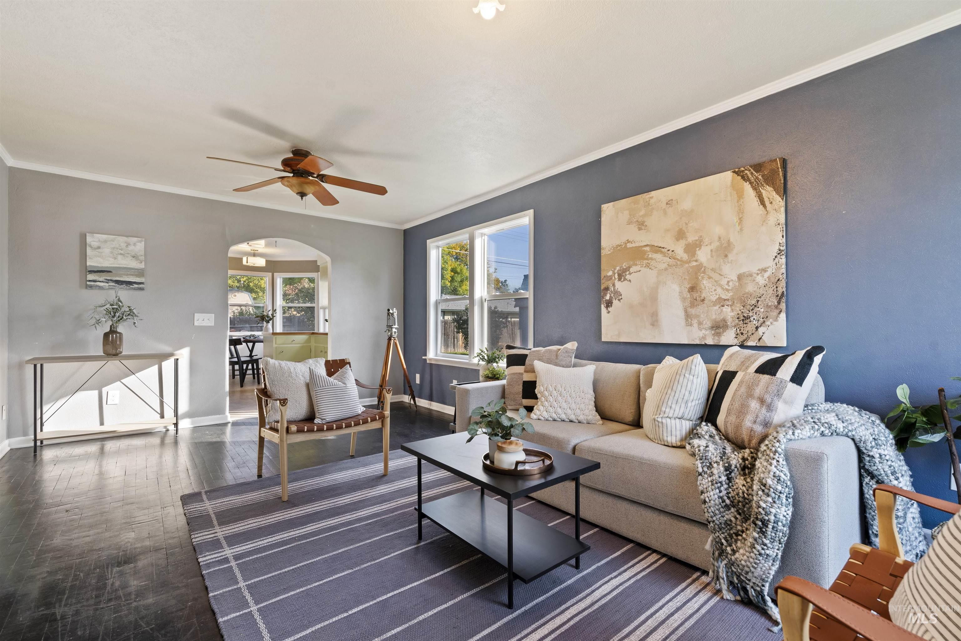 706 W Elwood Drive