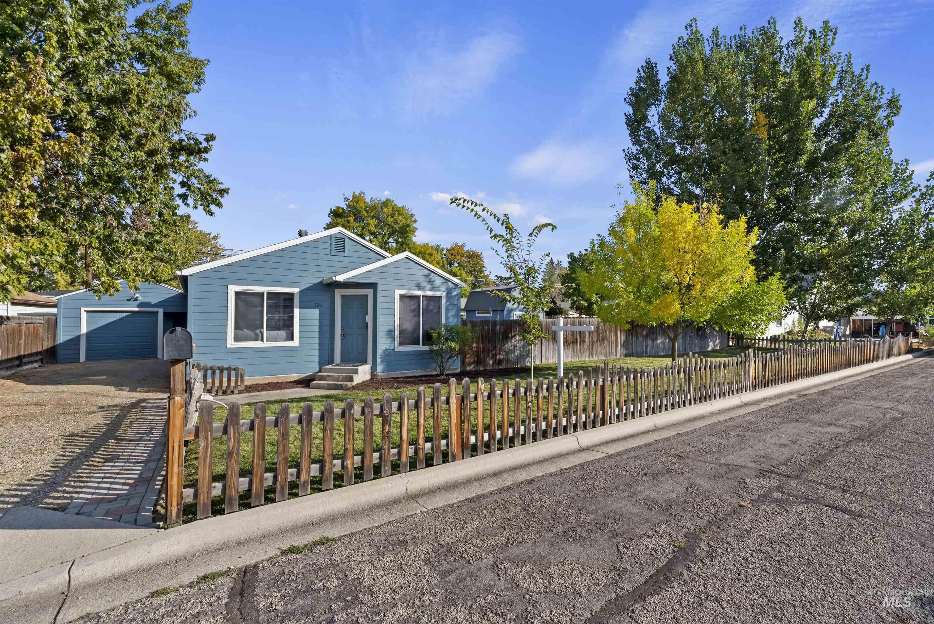 706 W Elwood Drive