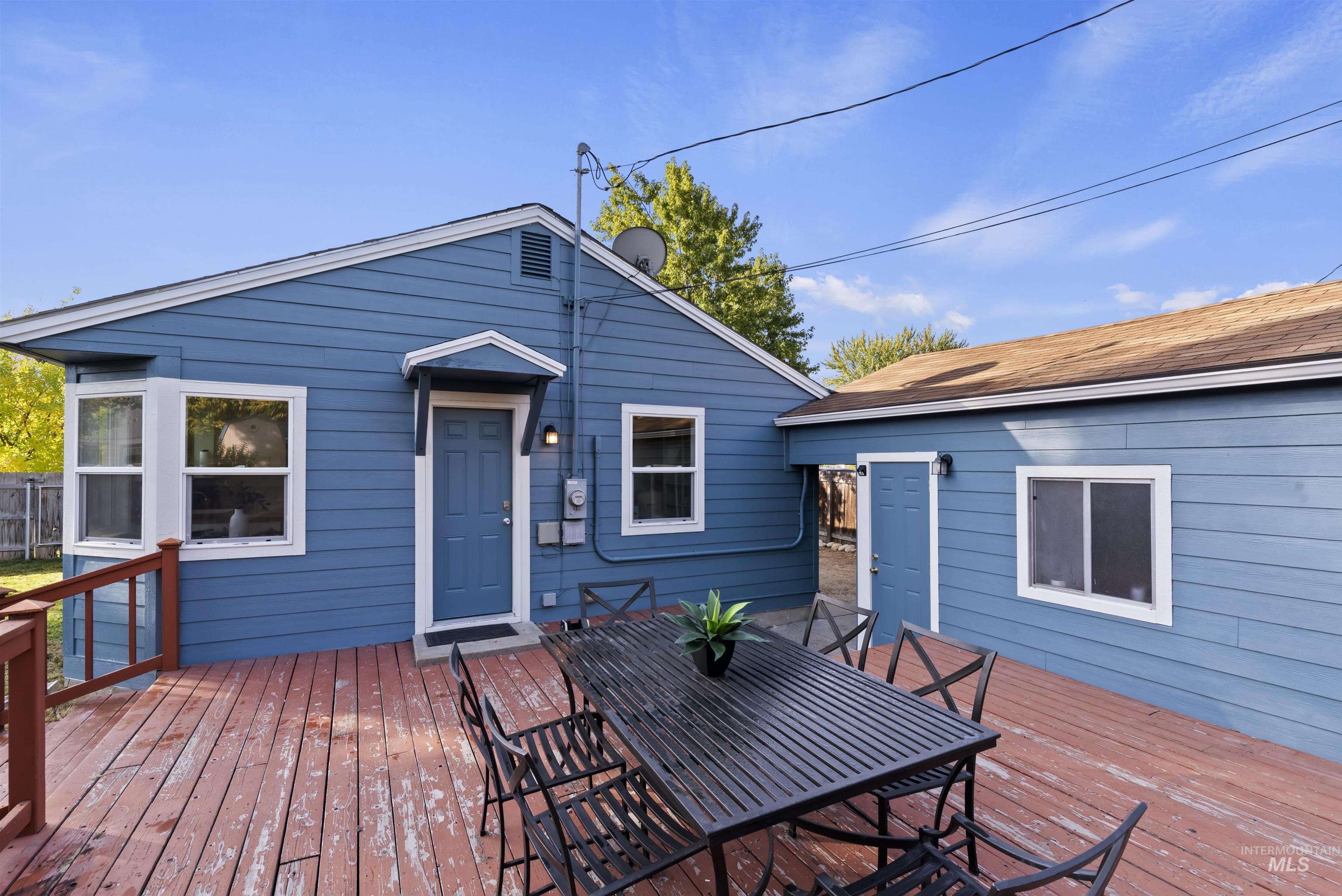 706 W Elwood Drive