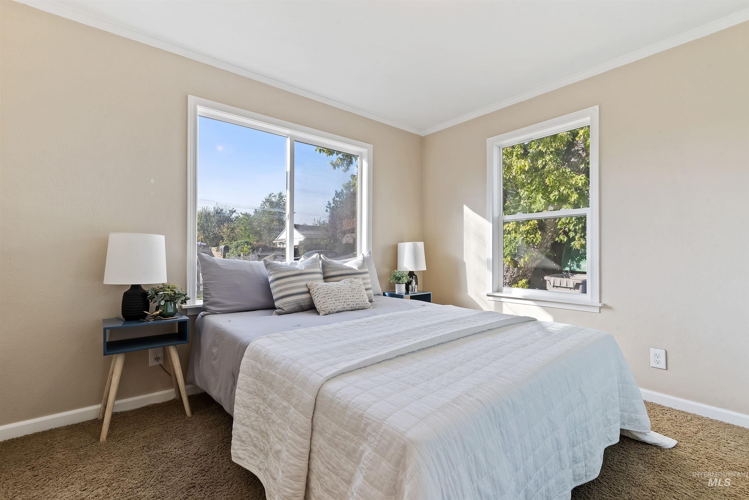 706 W Elwood Drive