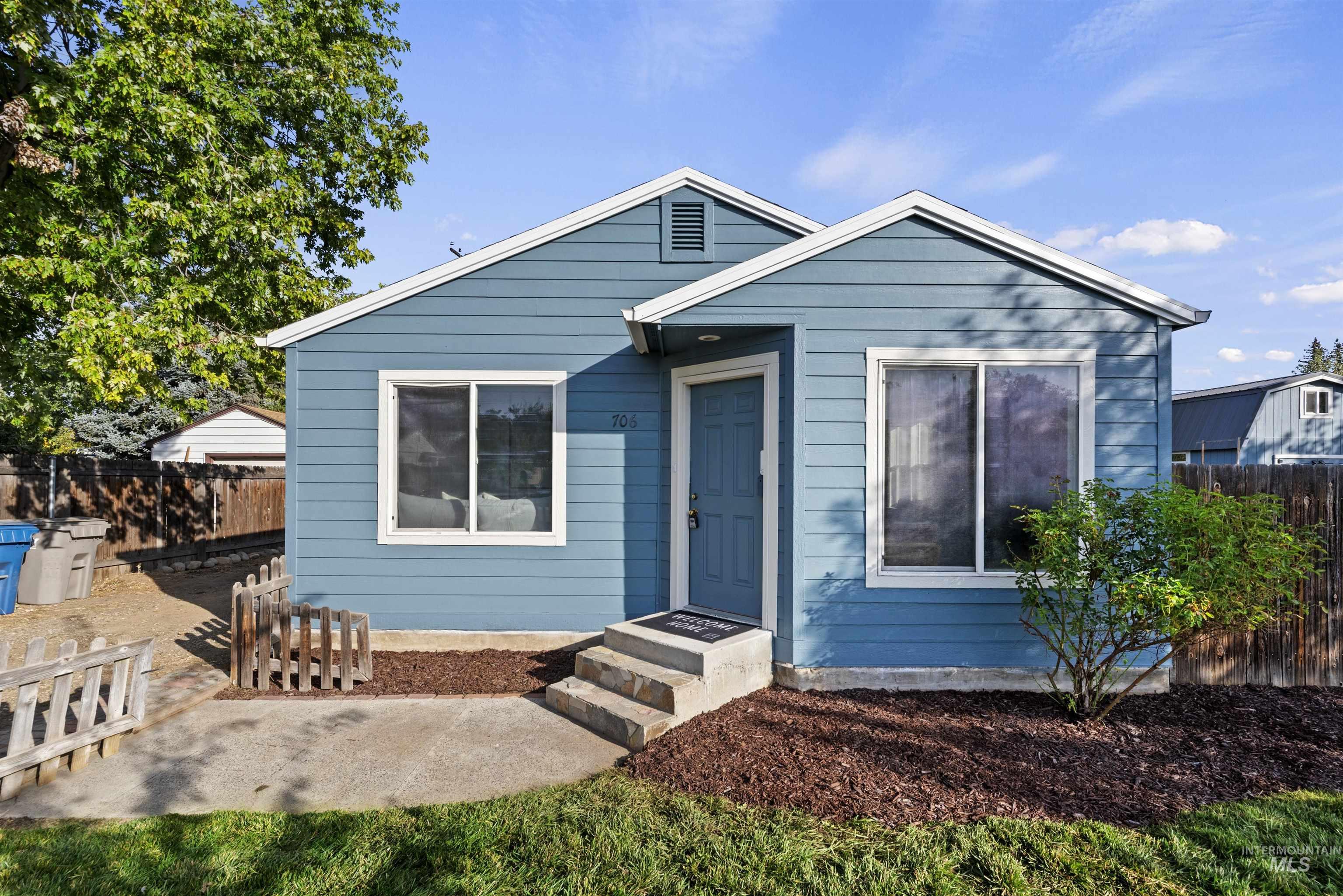 706 W Elwood Drive