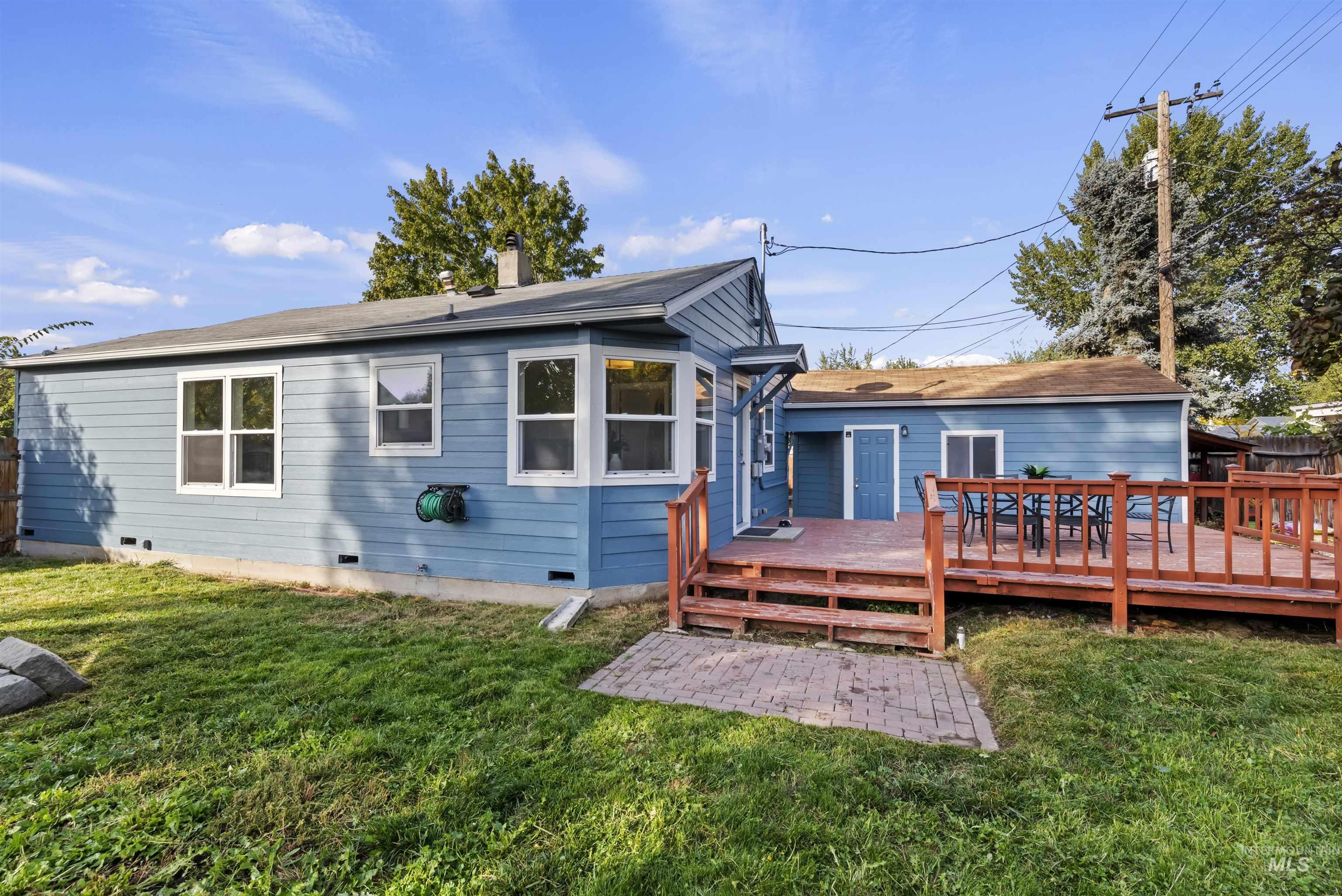 706 W Elwood Drive