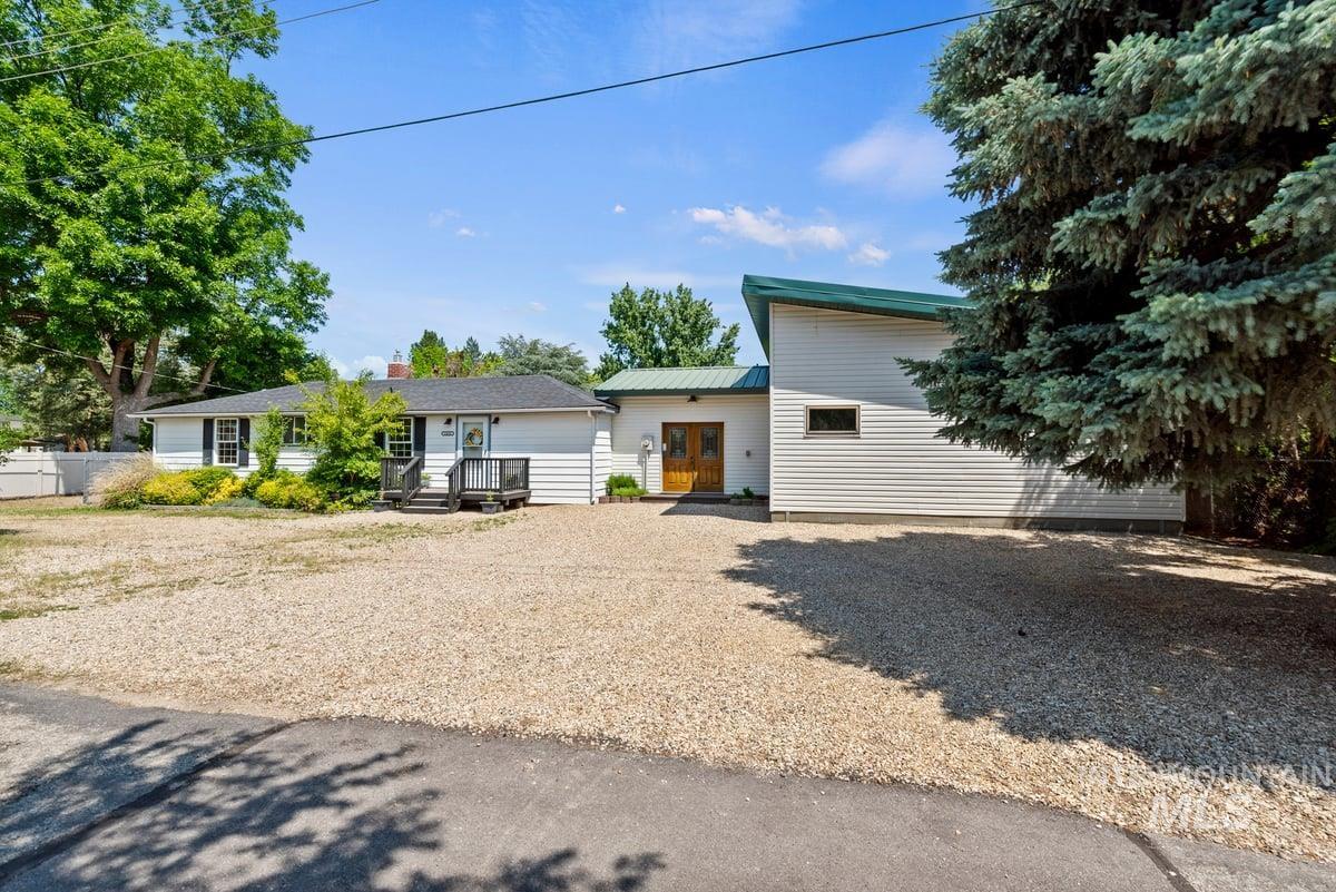 1416 E Melody St.