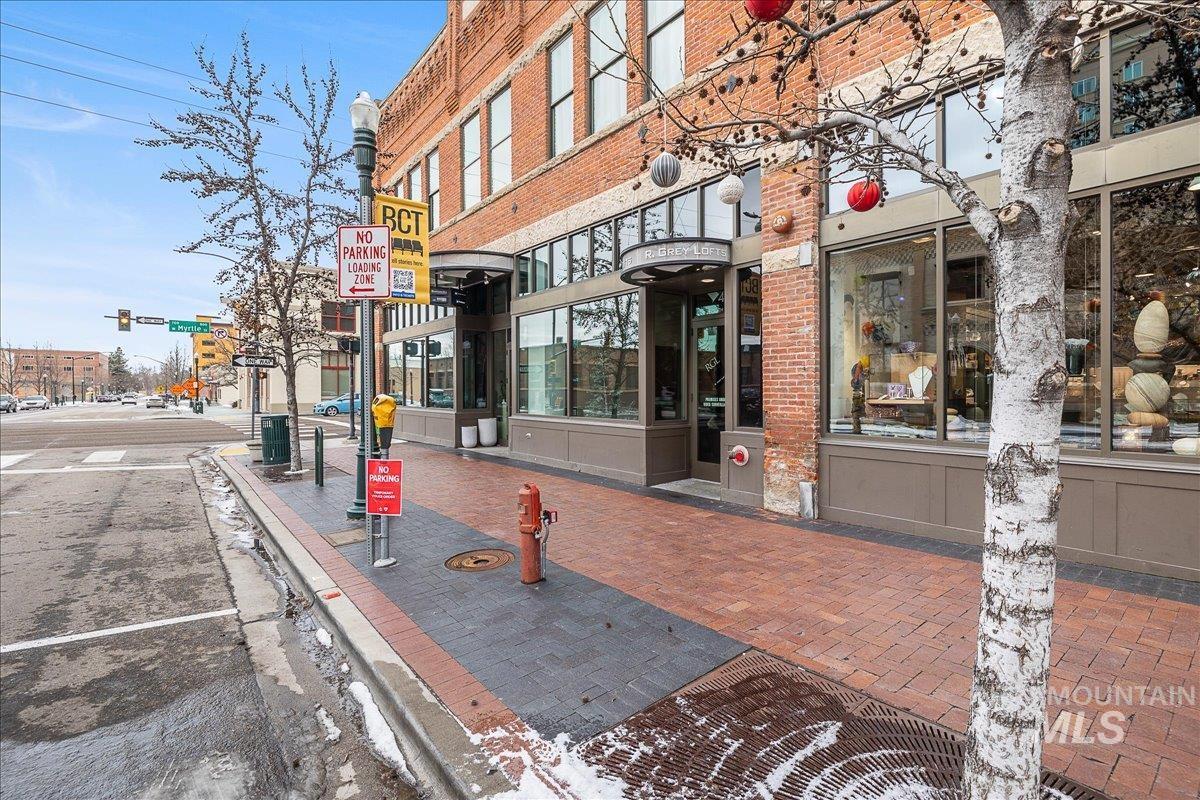 419 S 8th St Ste 206