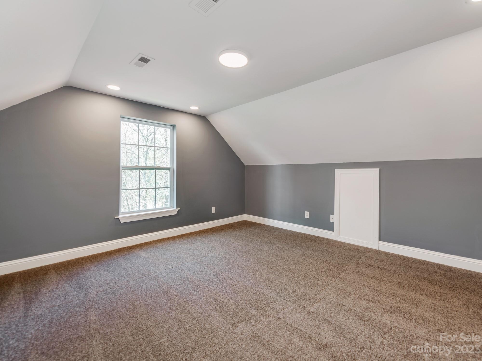 1528 Bowater Road