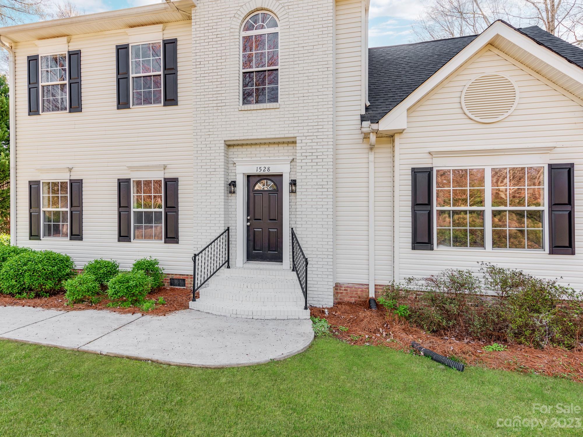 1528 Bowater Road