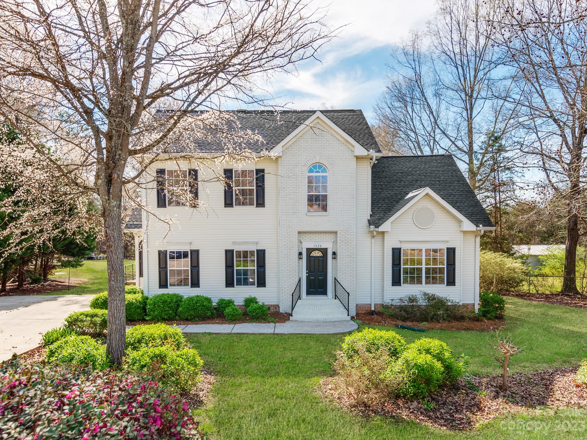 1528 Bowater Road