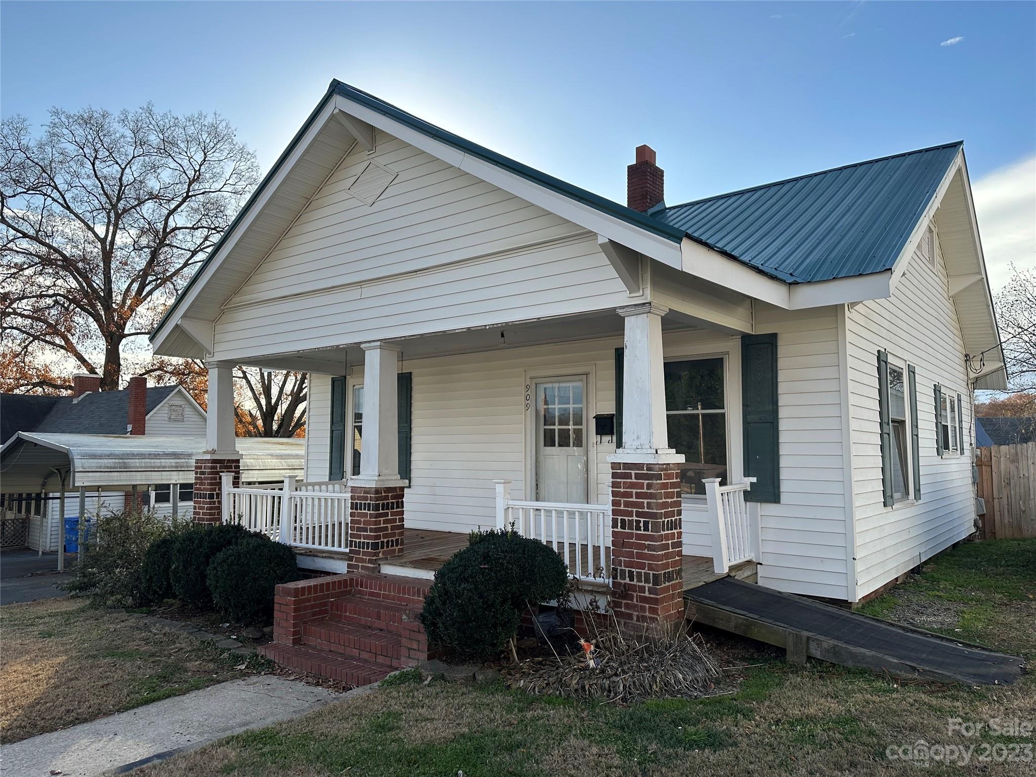 909 Spruce Street