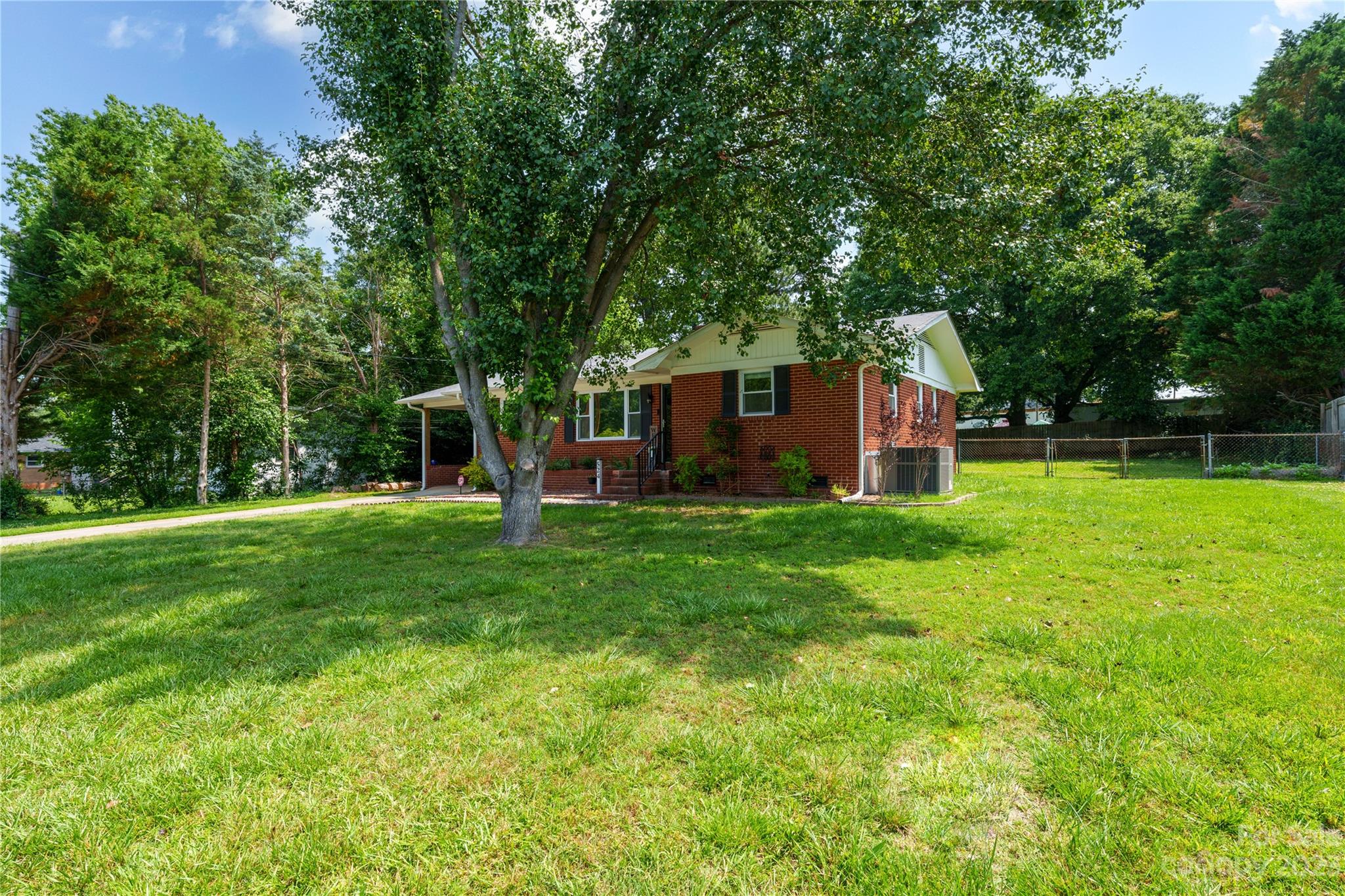 524 N Buckoak Street