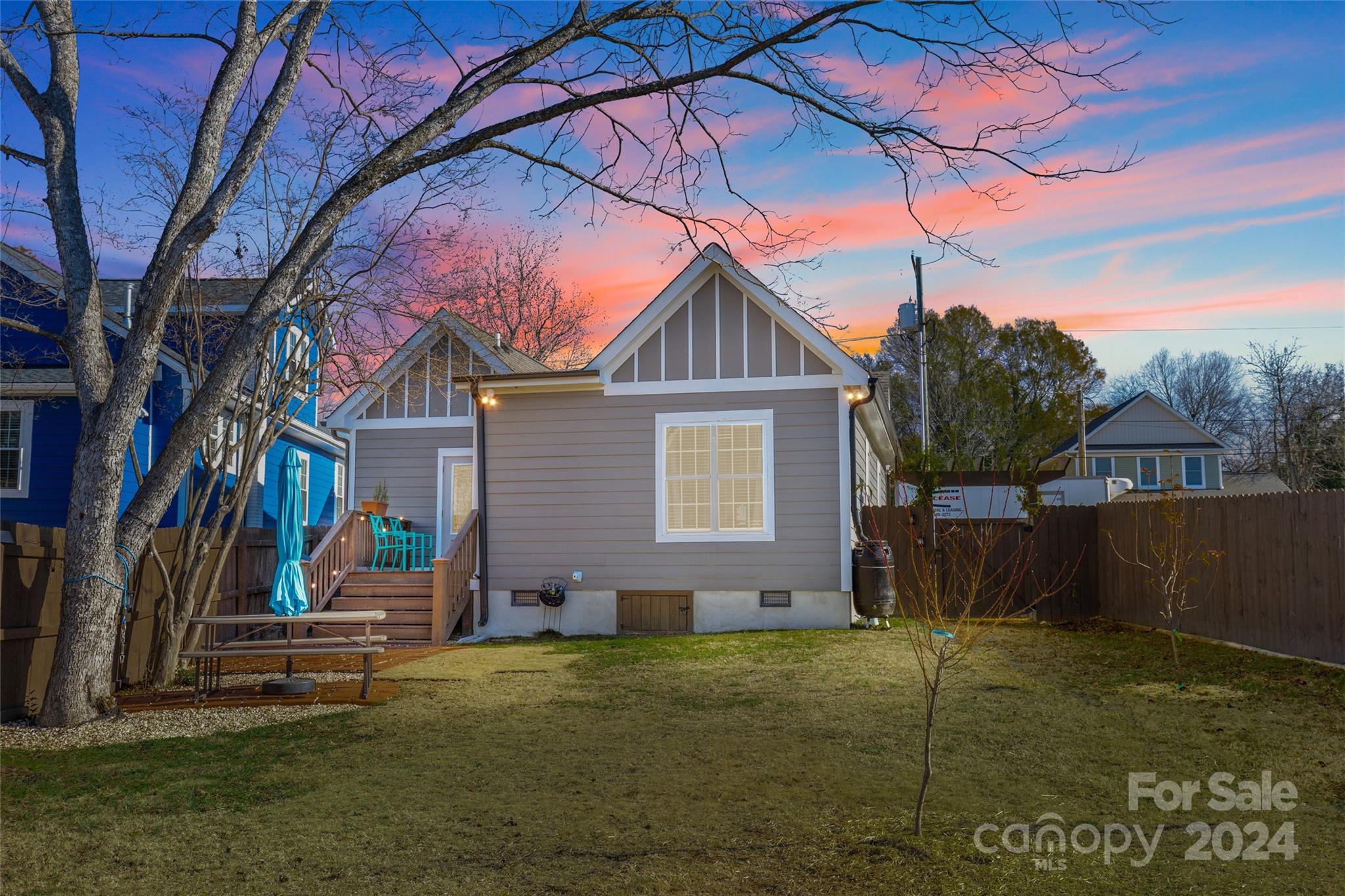 212 Tournament Drive SW
