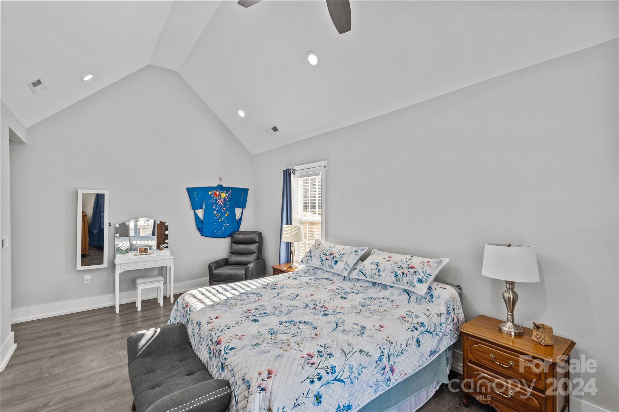 212 Tournament Drive SW
