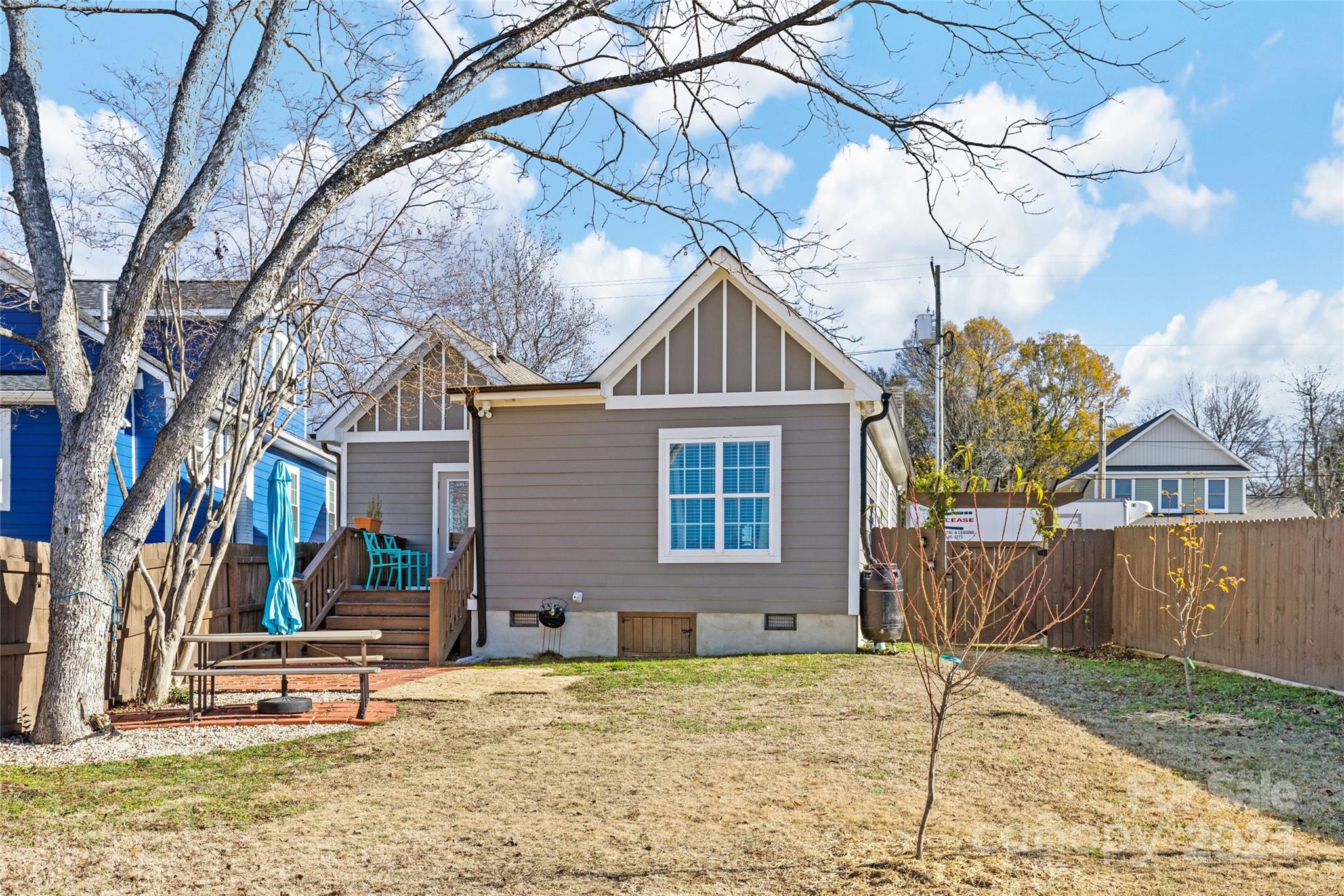 212 Tournament Drive SW