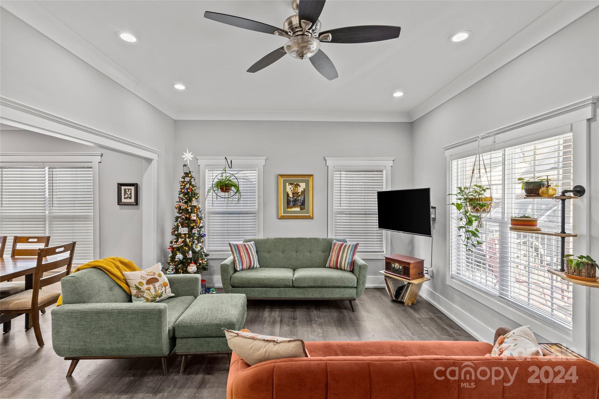 212 Tournament Drive SW