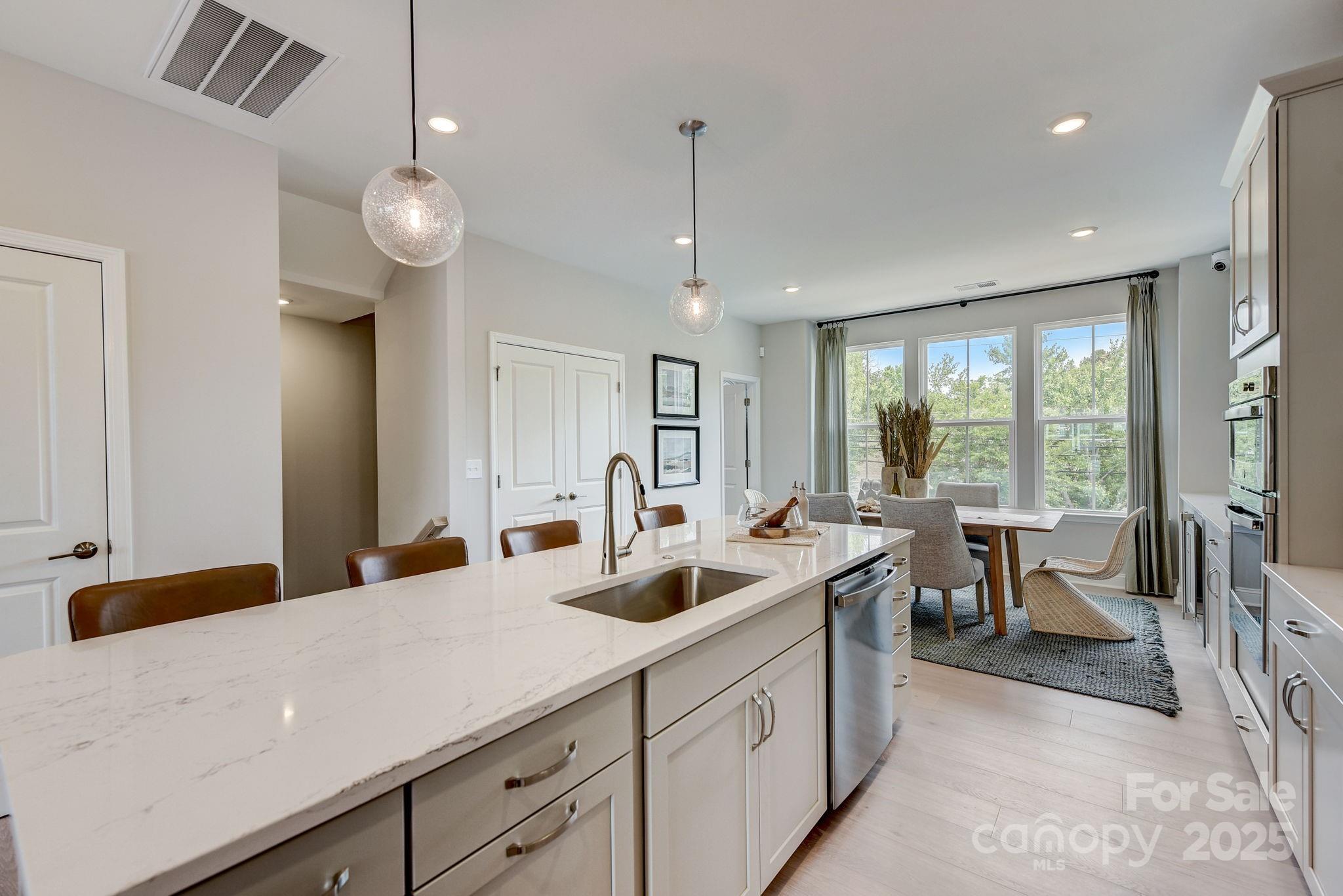 5055 Westmead Lane