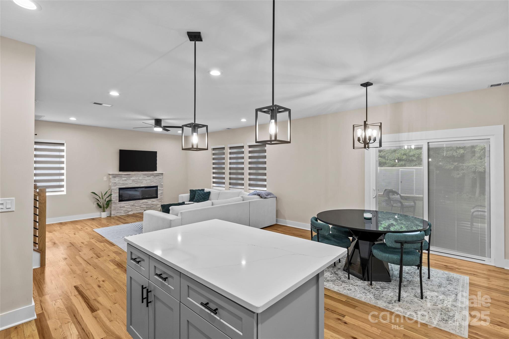 8925 Harrisburg Road