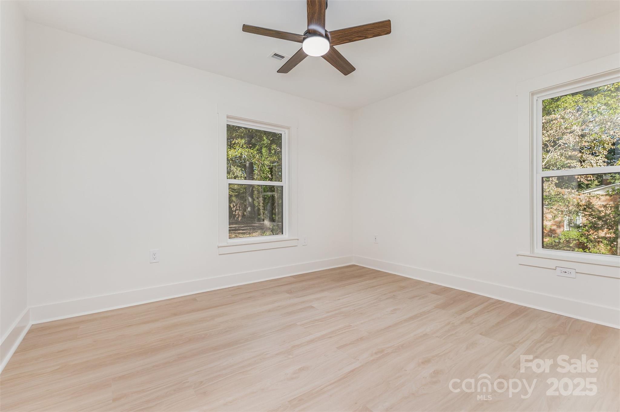 345 Kentberry Drive