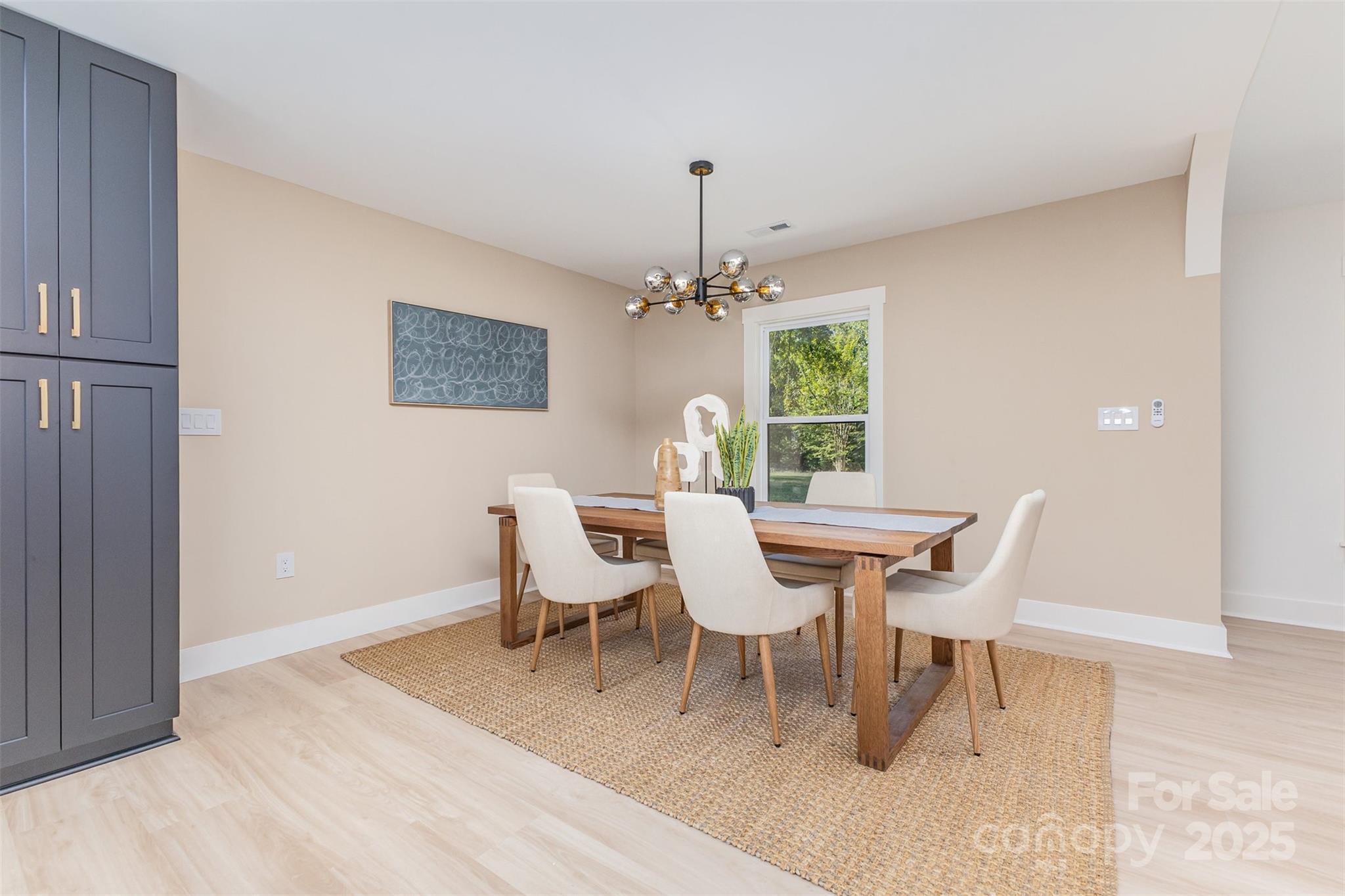 345 Kentberry Drive