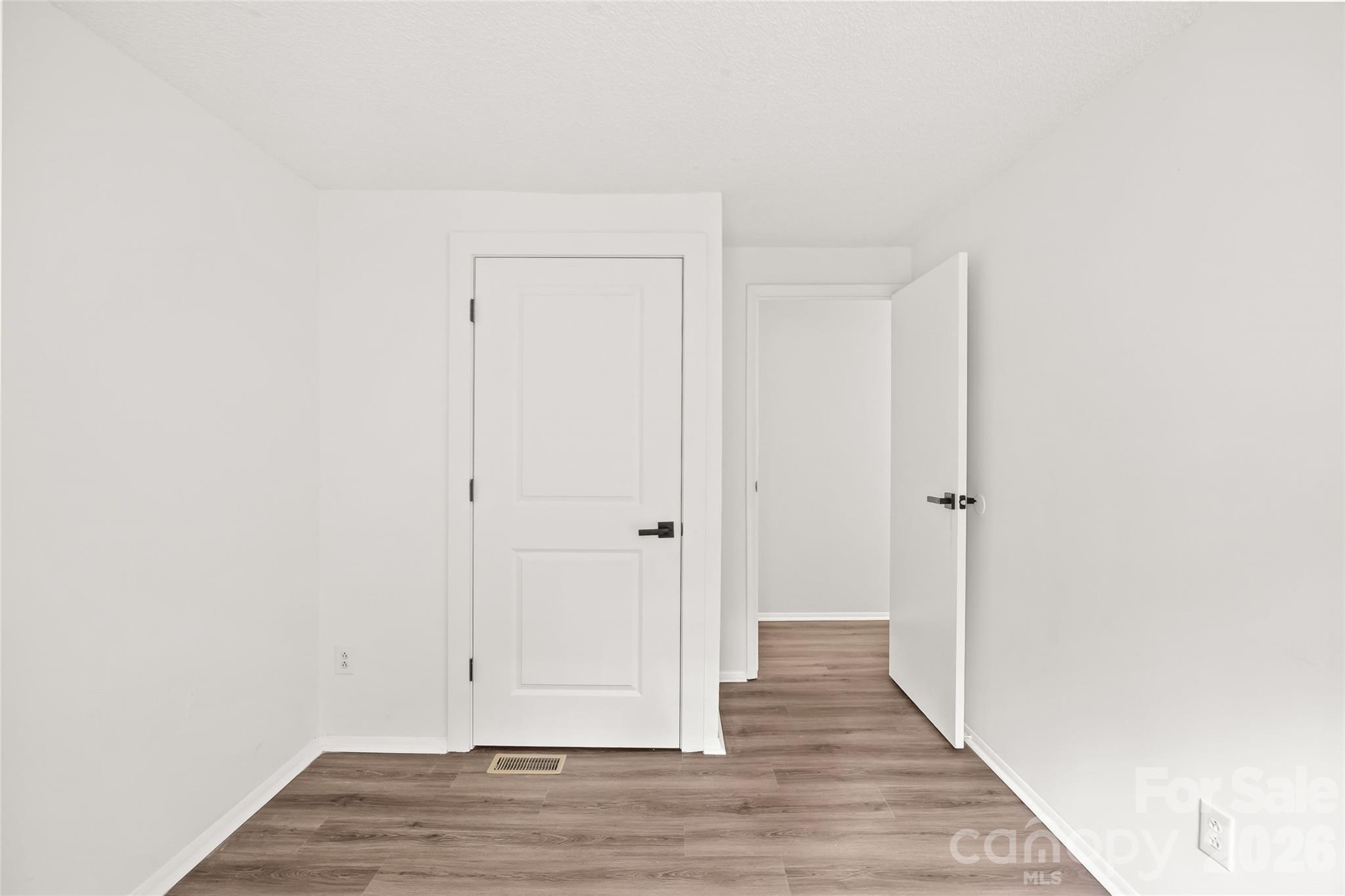 8254 Knights Bridge Road