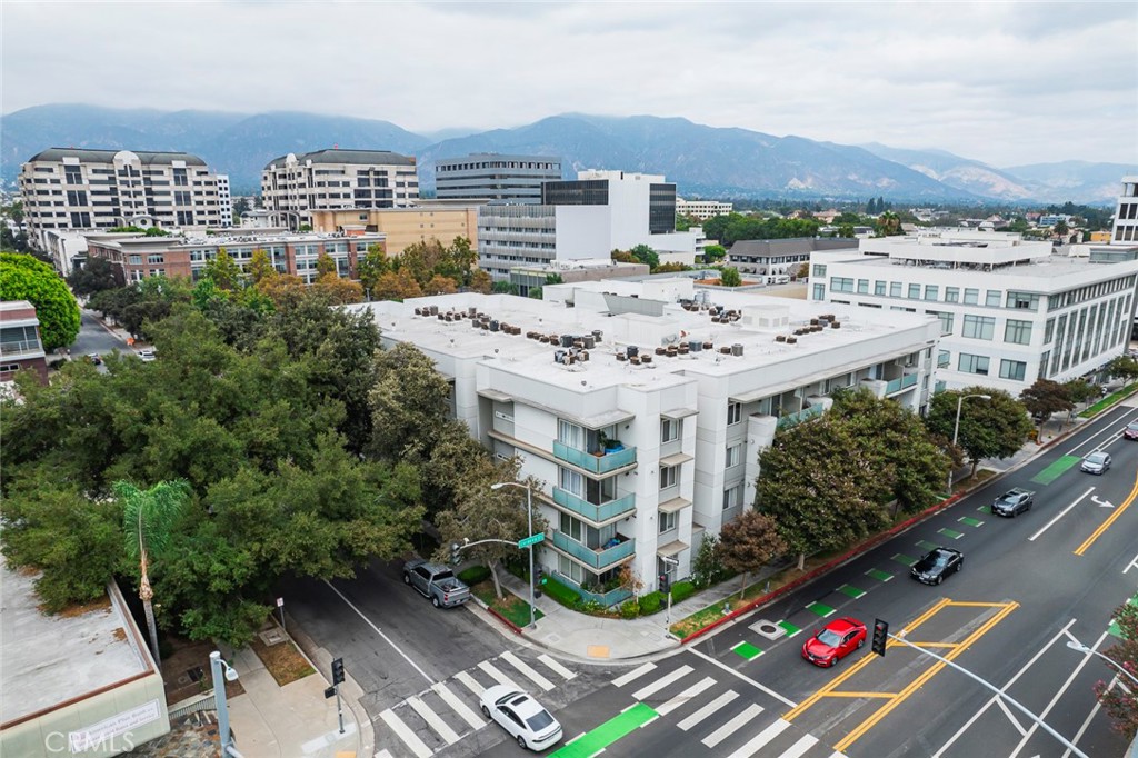 160 S Hudson Avenue 212