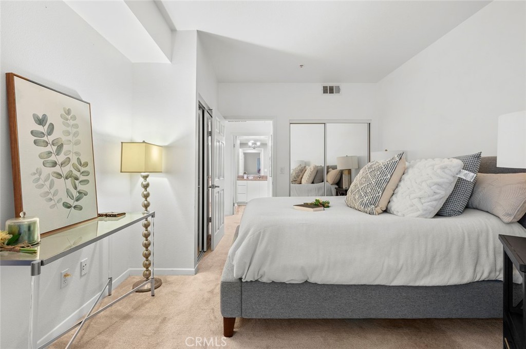 160 S Hudson Avenue 212