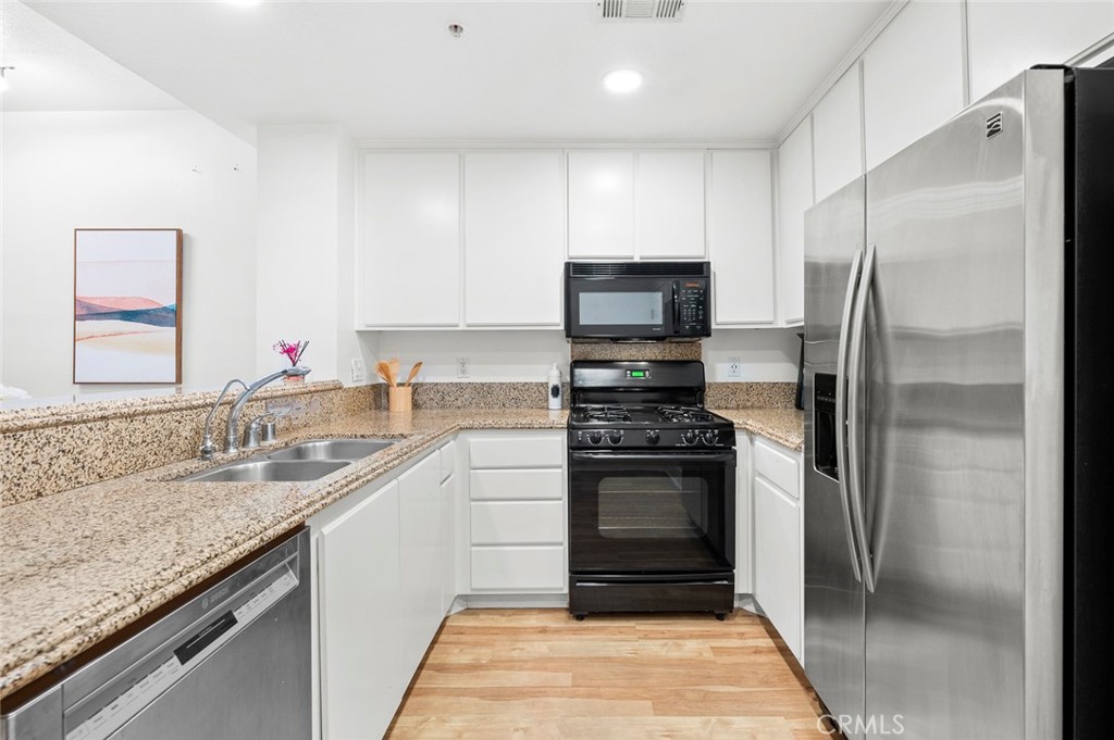 160 S Hudson Avenue 212