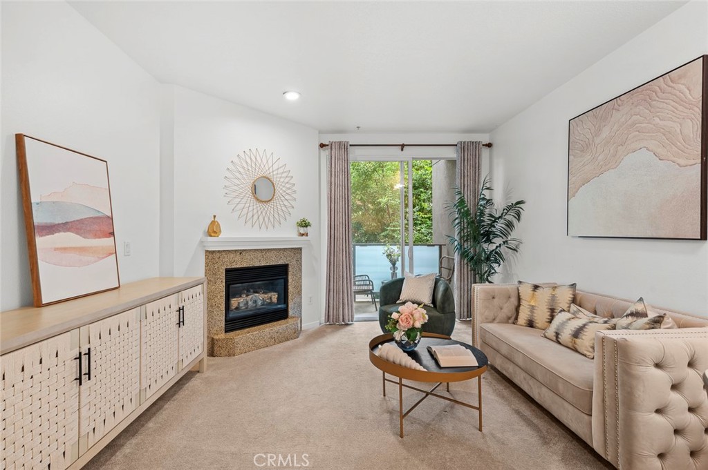 160 S Hudson Avenue 212