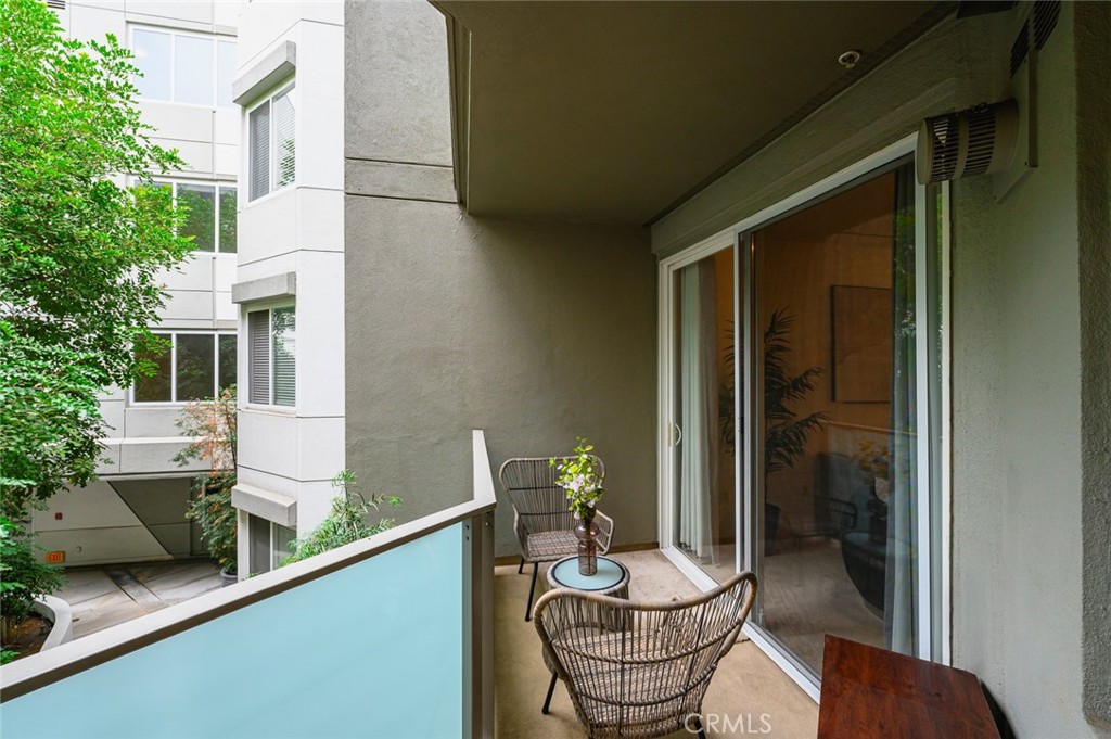 160 S Hudson Avenue 212