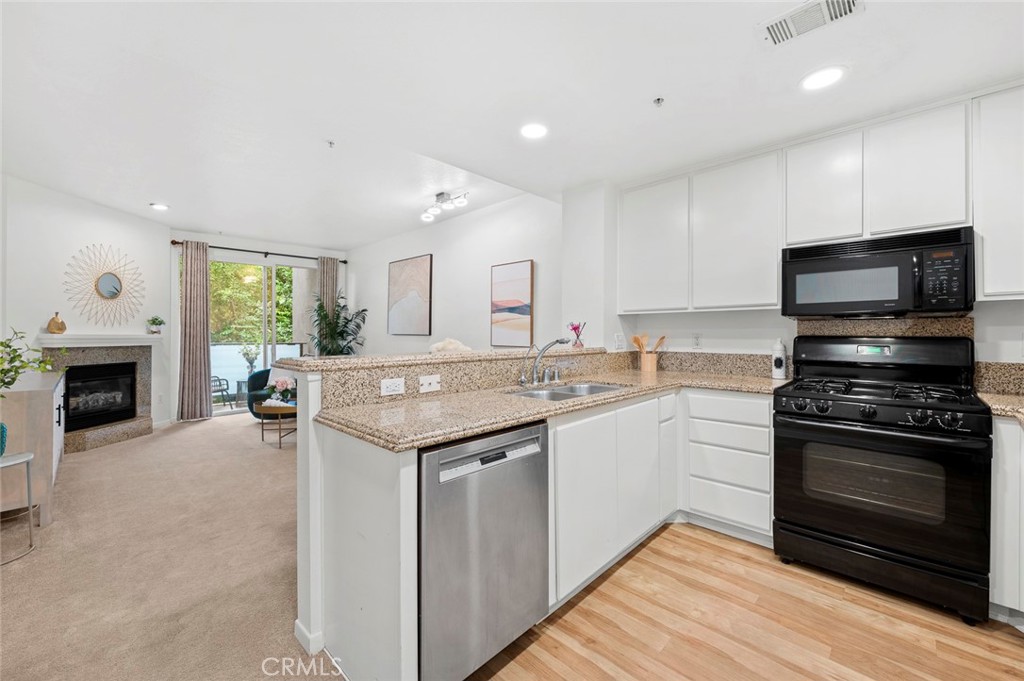 160 S Hudson Avenue 212