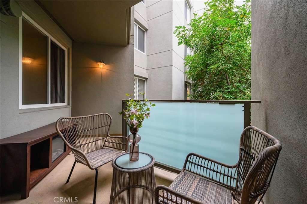 160 S Hudson Avenue 212