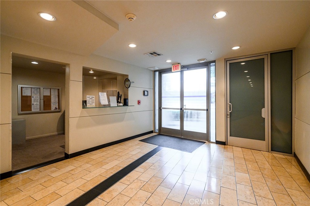 160 S Hudson Avenue 212